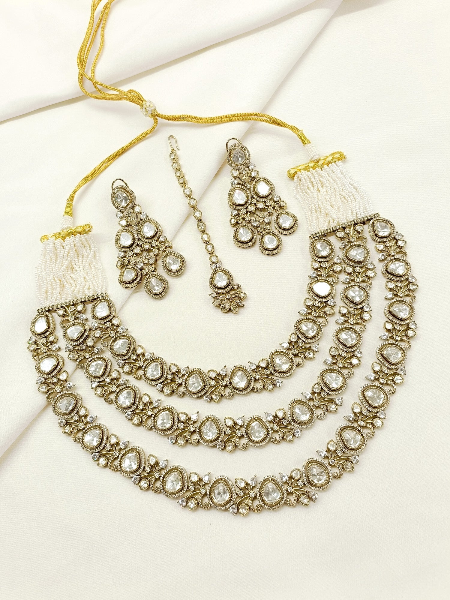 Kaumolika White Victorian Set