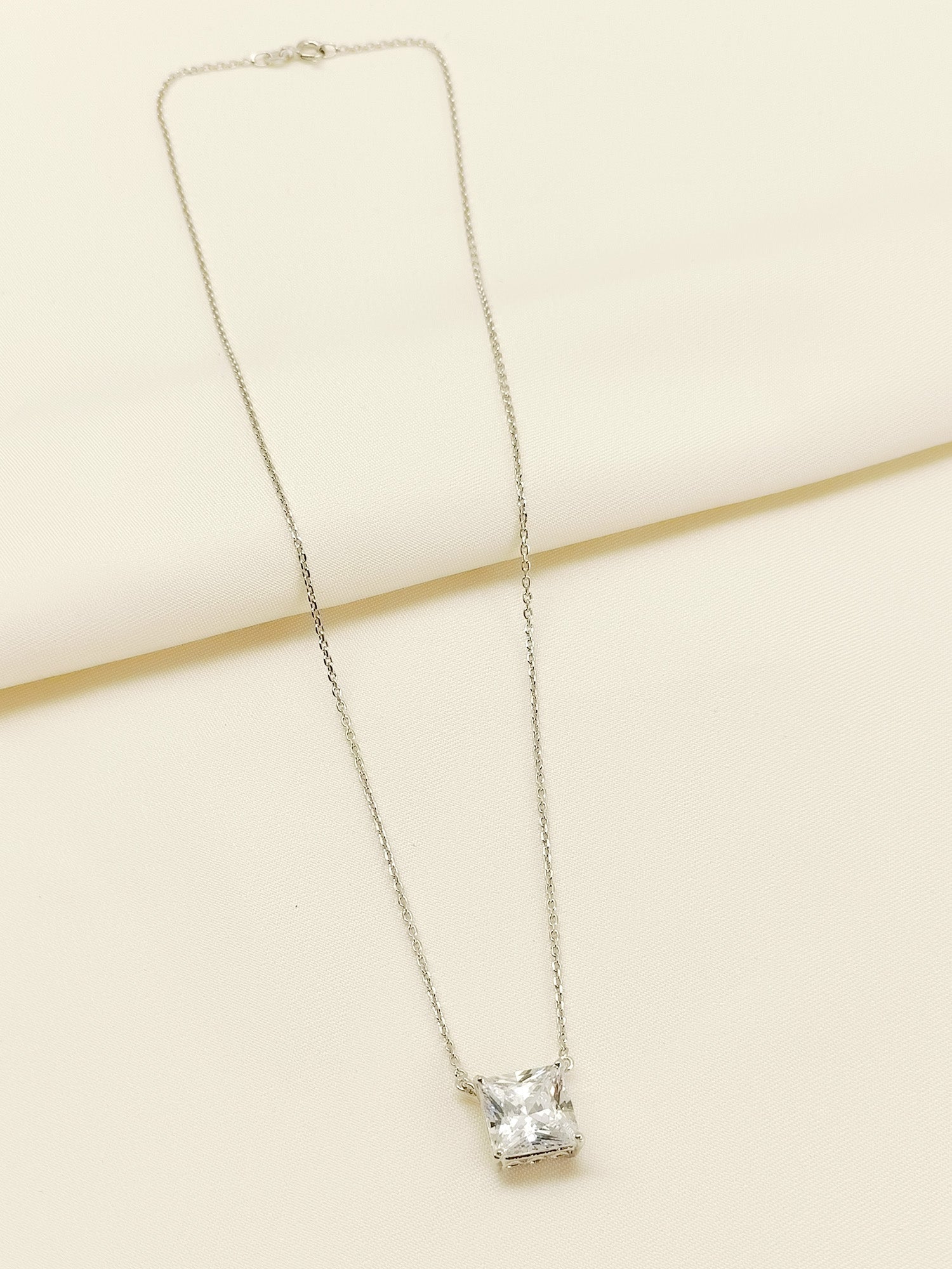 Amkika 92.5 Silver Swarovski Stone Pendal - qivii
