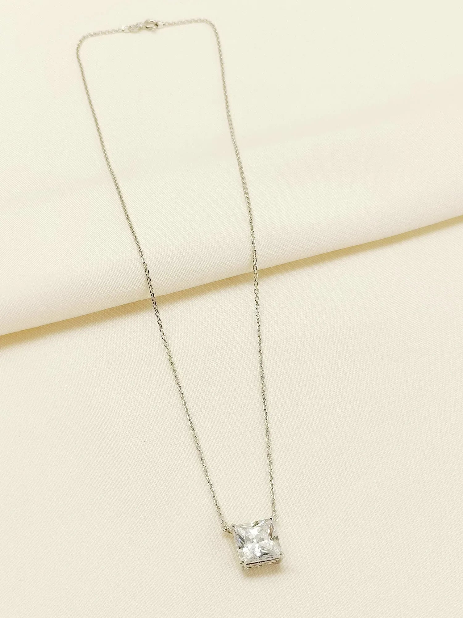 Amkika 92.5 Silver Swarovski Stone Pendal