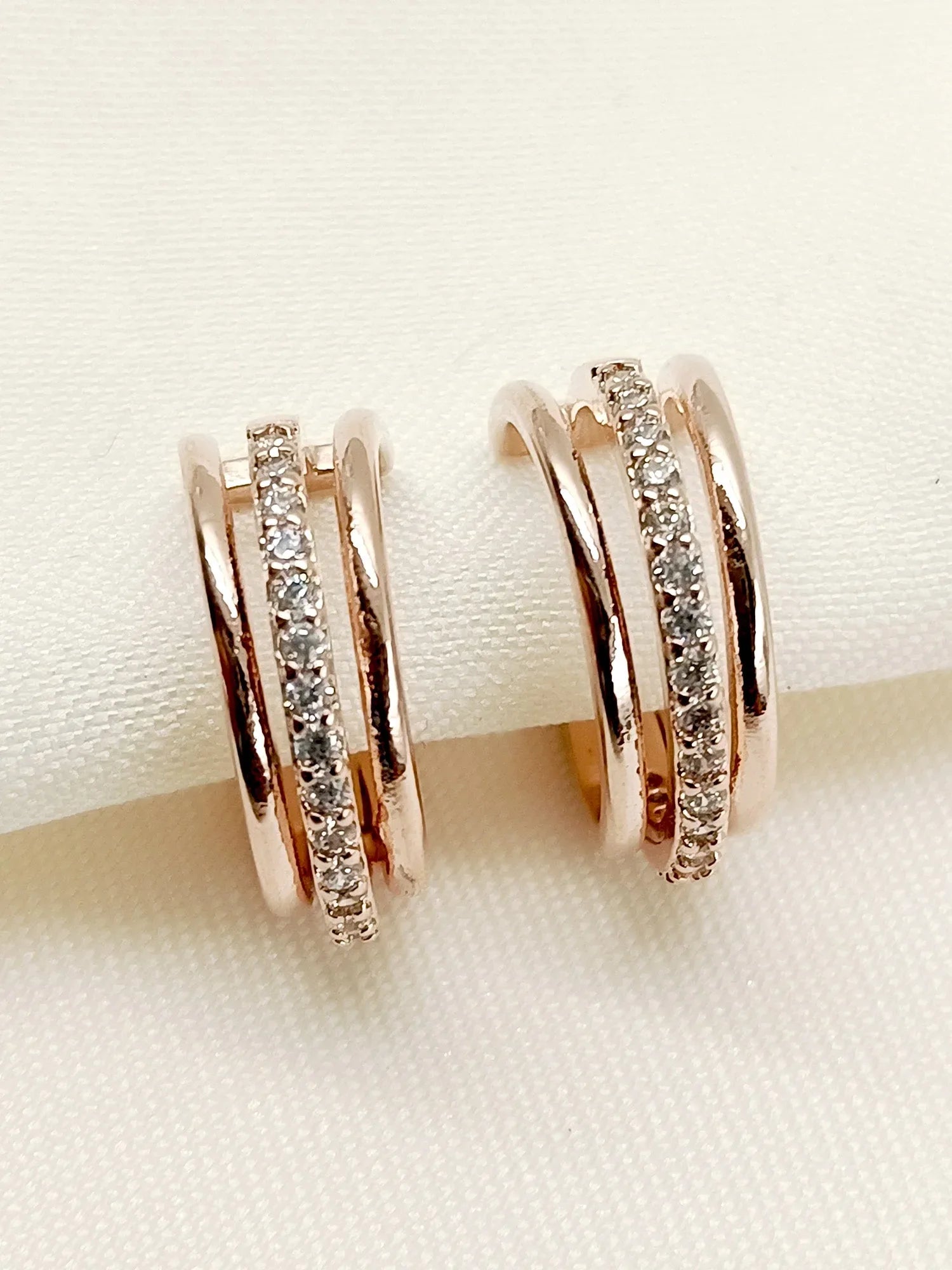 Asuee White American Diamond Earcuff
