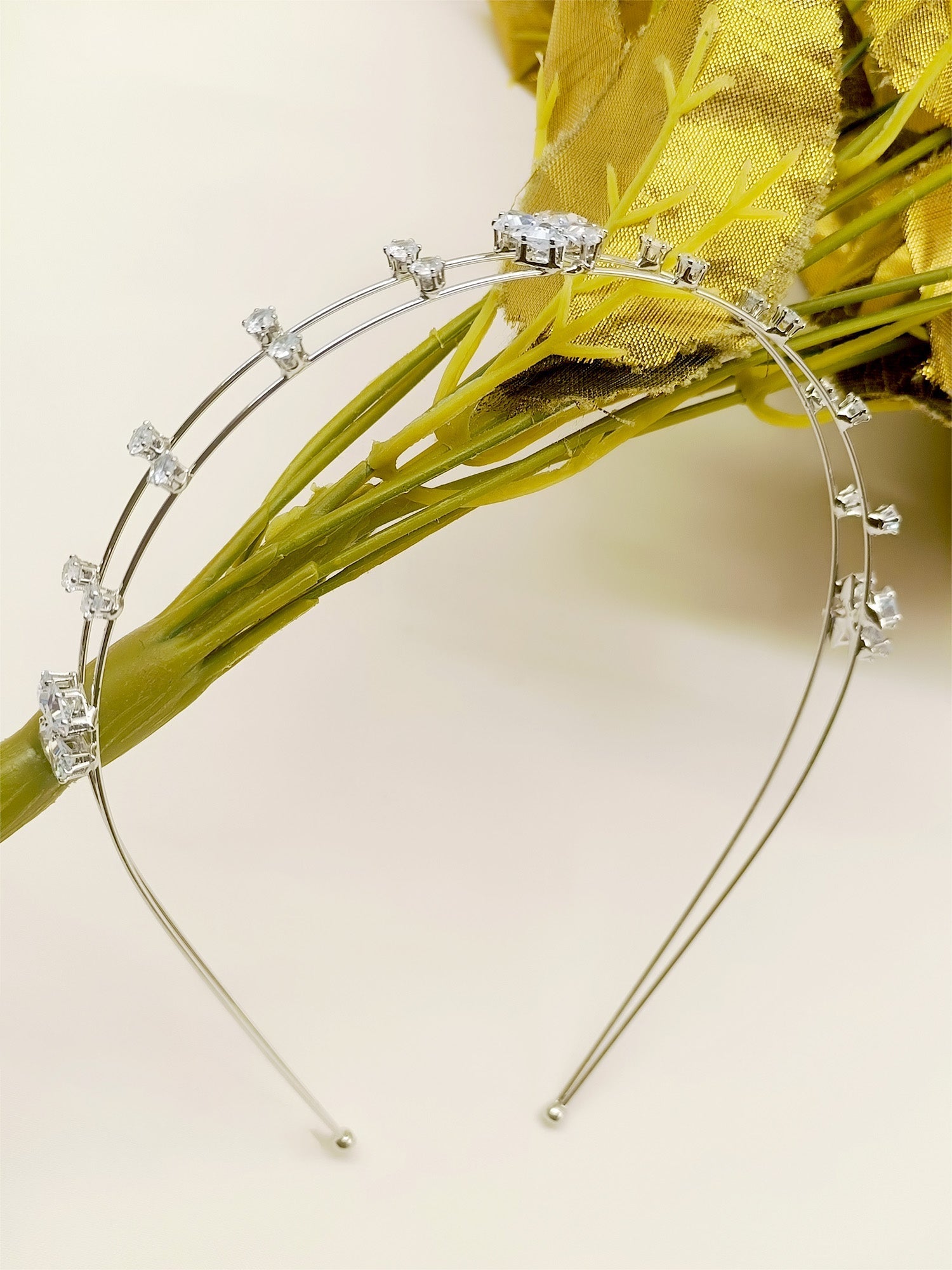 Shitija American Diamond Hair Band - qivii