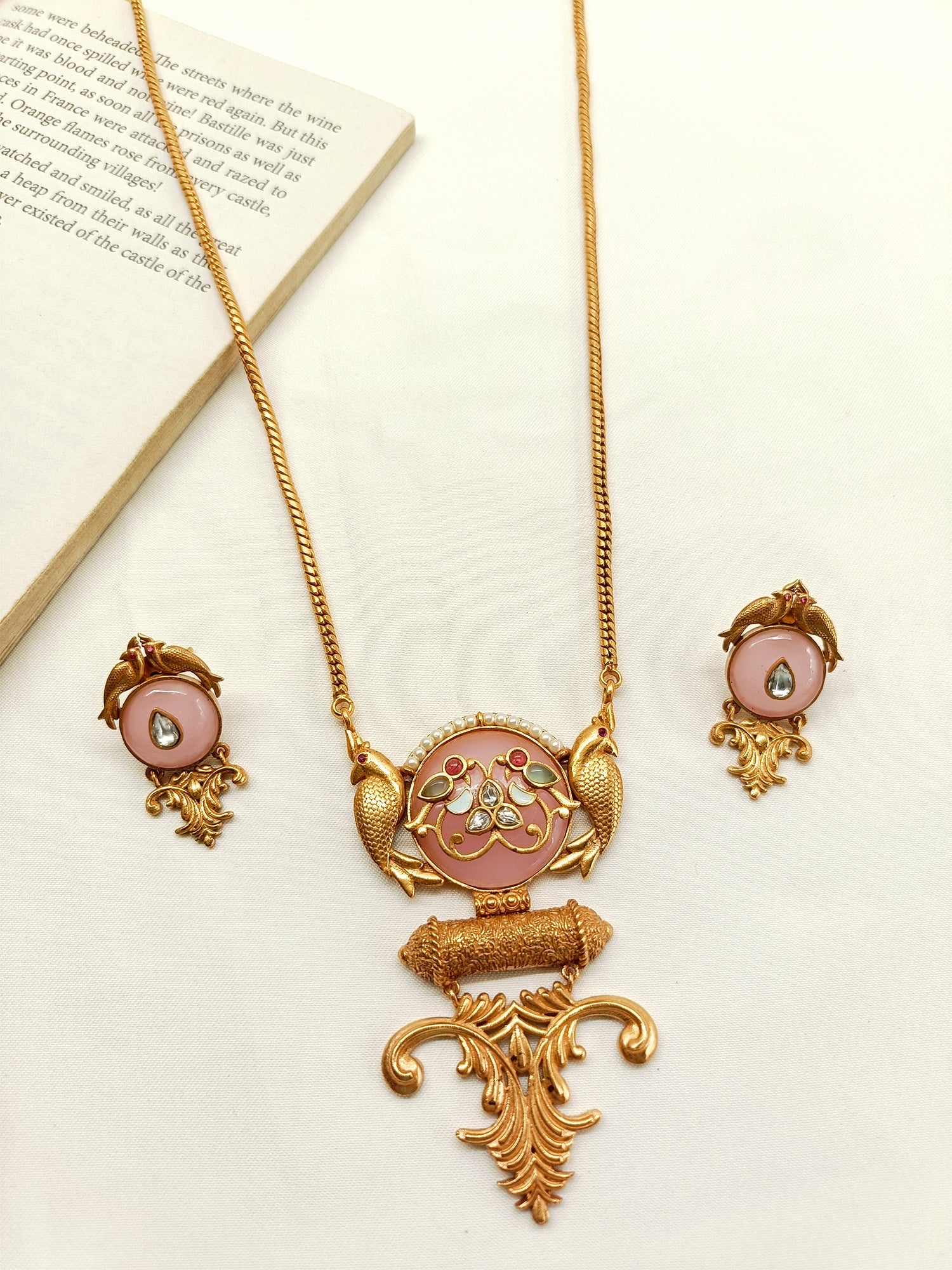 Shazahna Baby Pink Boutique Necklace Set - qivii