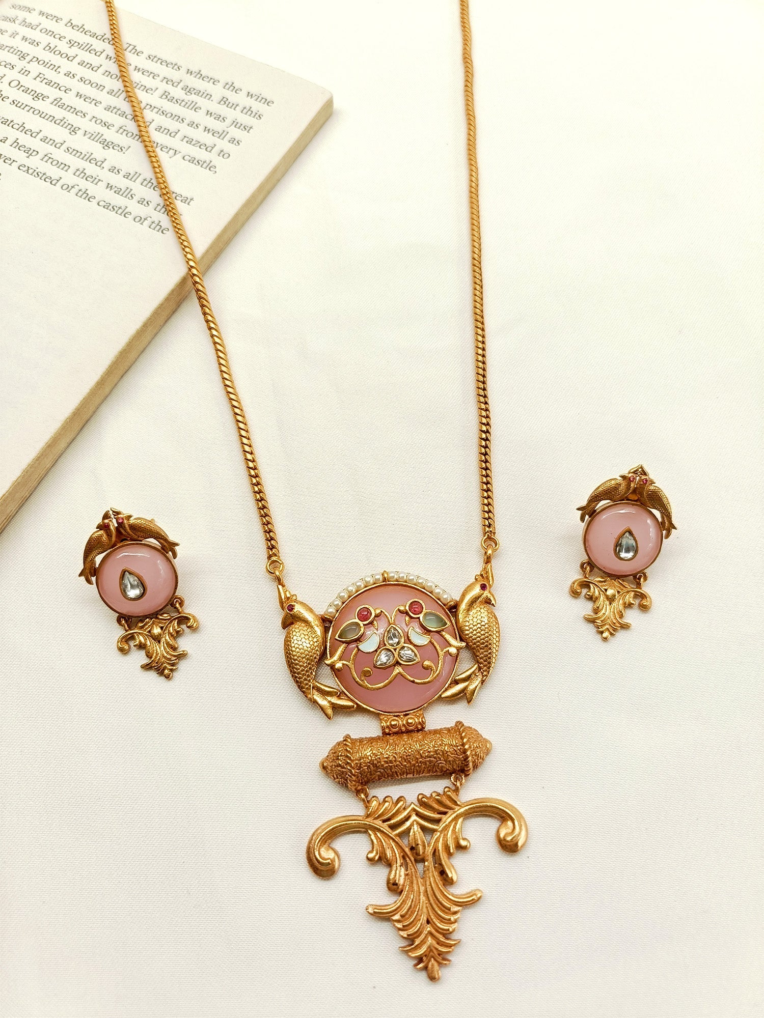 Shazahna Baby Pink Boutique Necklace Set - qivii