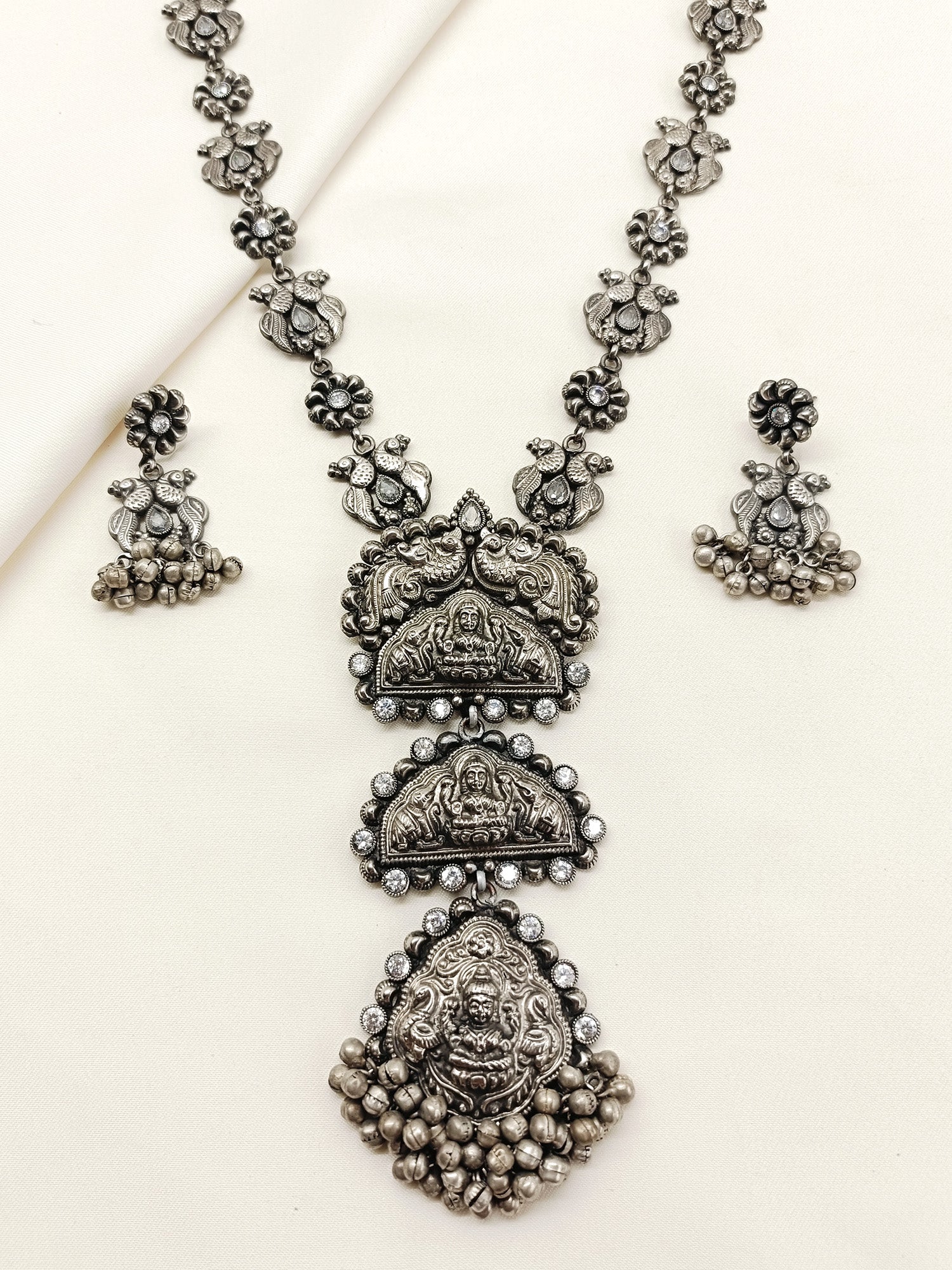 Hritika White Oxidized Necklace Set