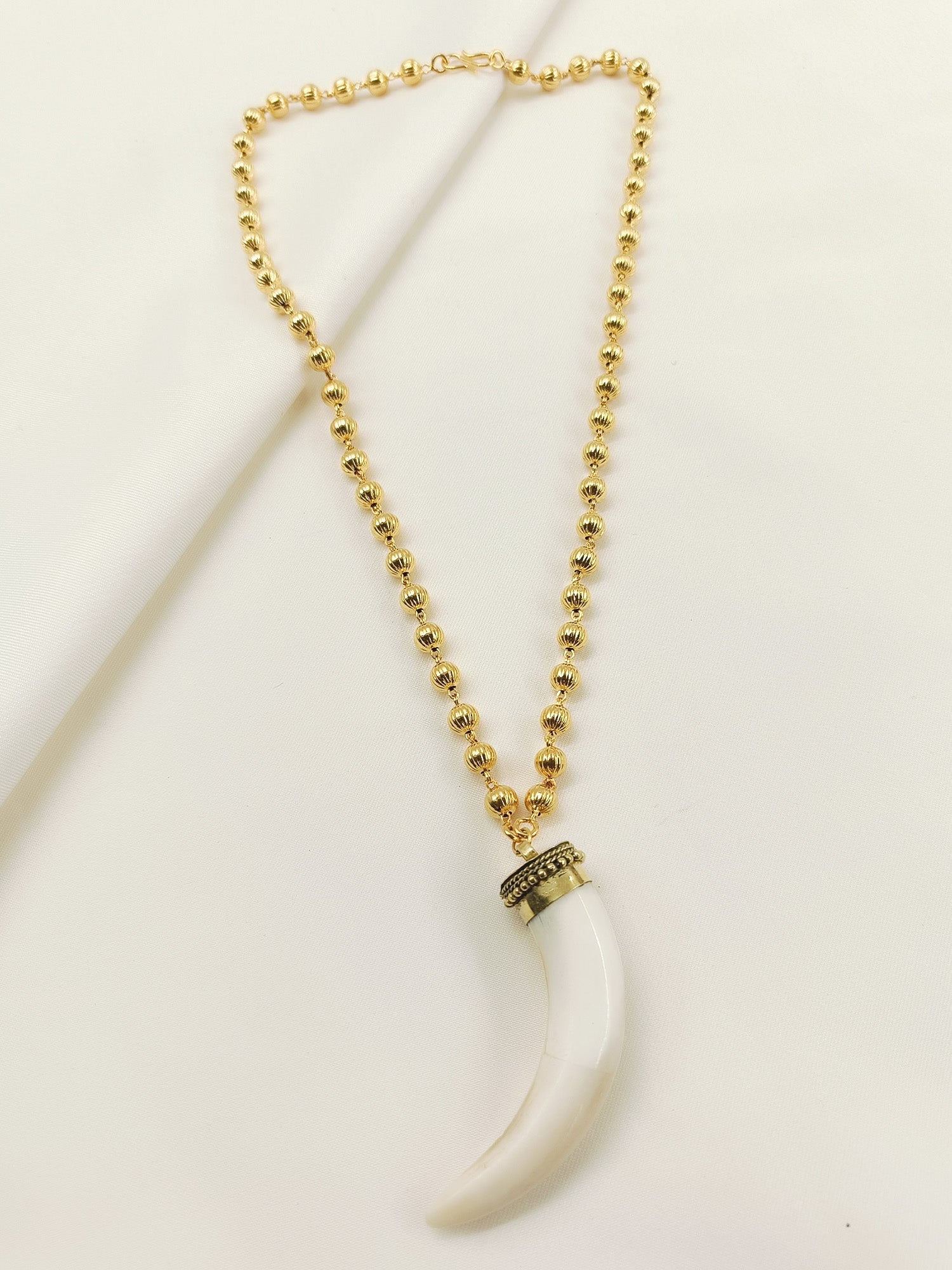 Pranya White Bone Neckpiece