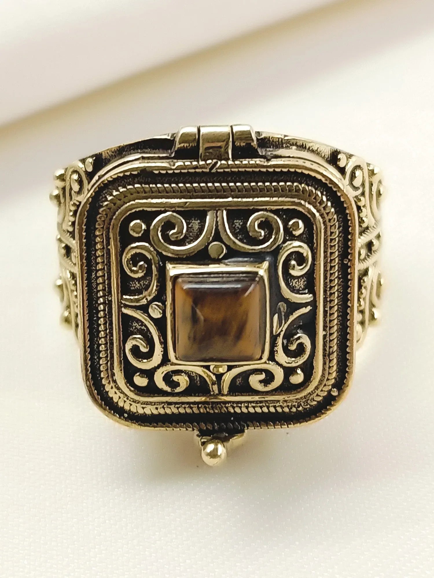 Roop Brown Western Finger Ring