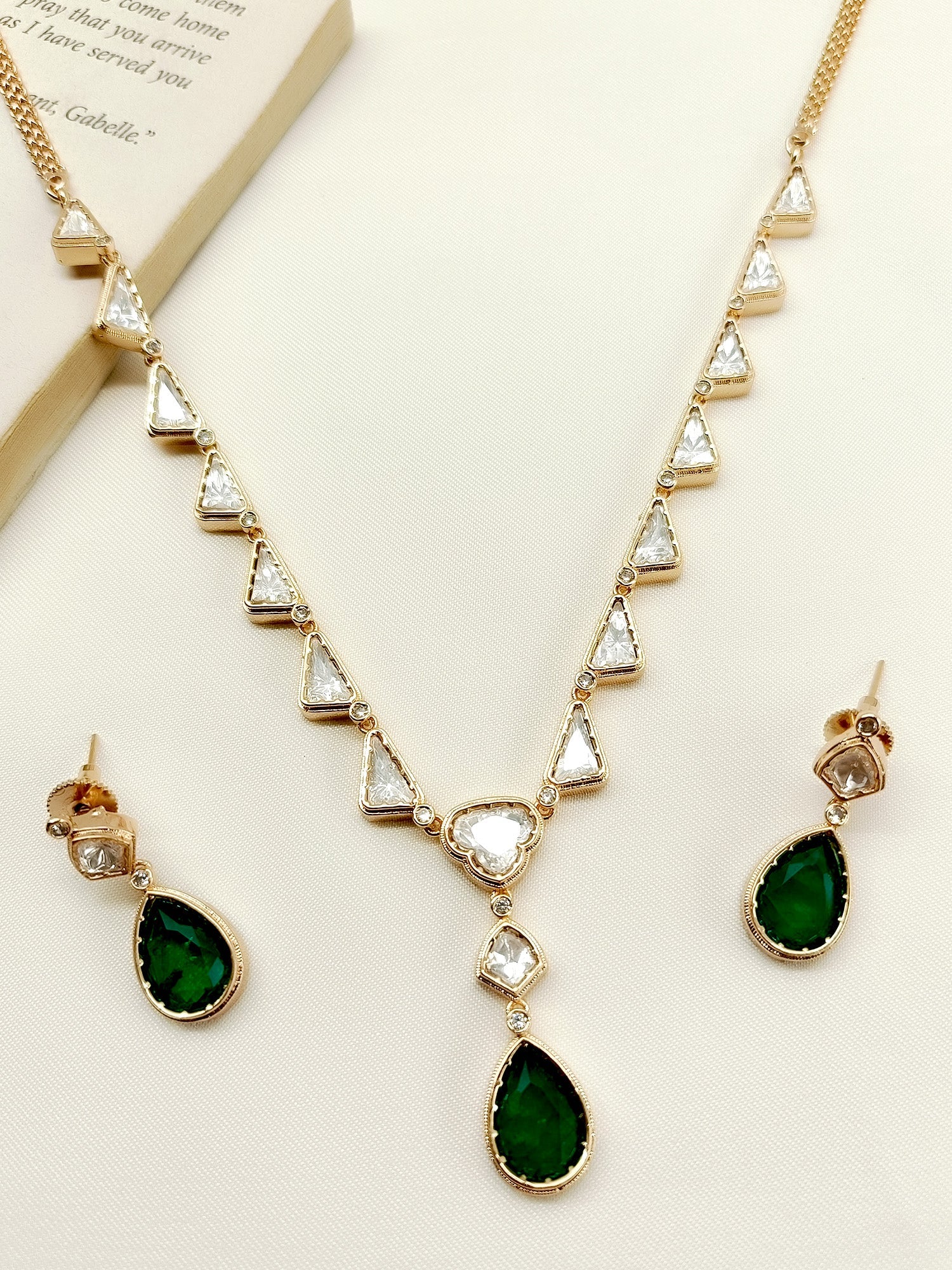 Daisy Green Kundan Necklace Set - qivii
