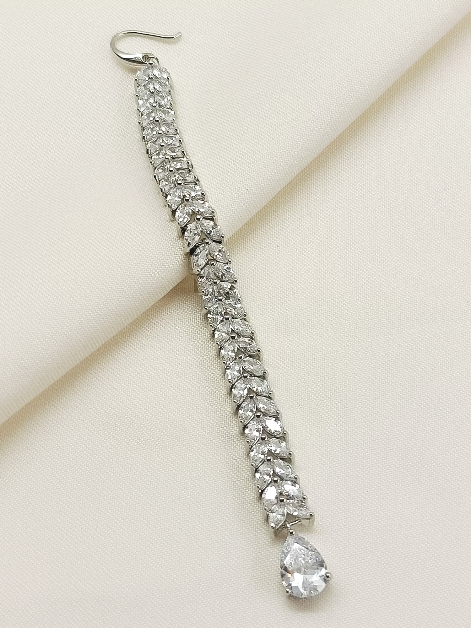 Abhistada White American Diamond Teeka