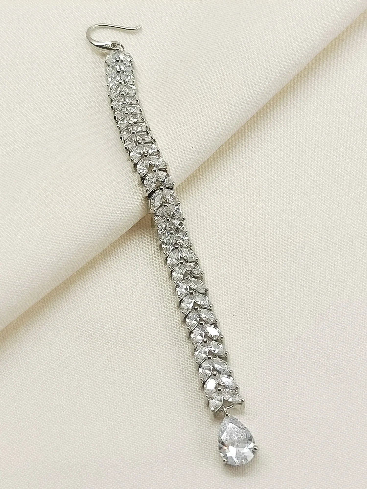 Abhistada White American Diamond Teeka