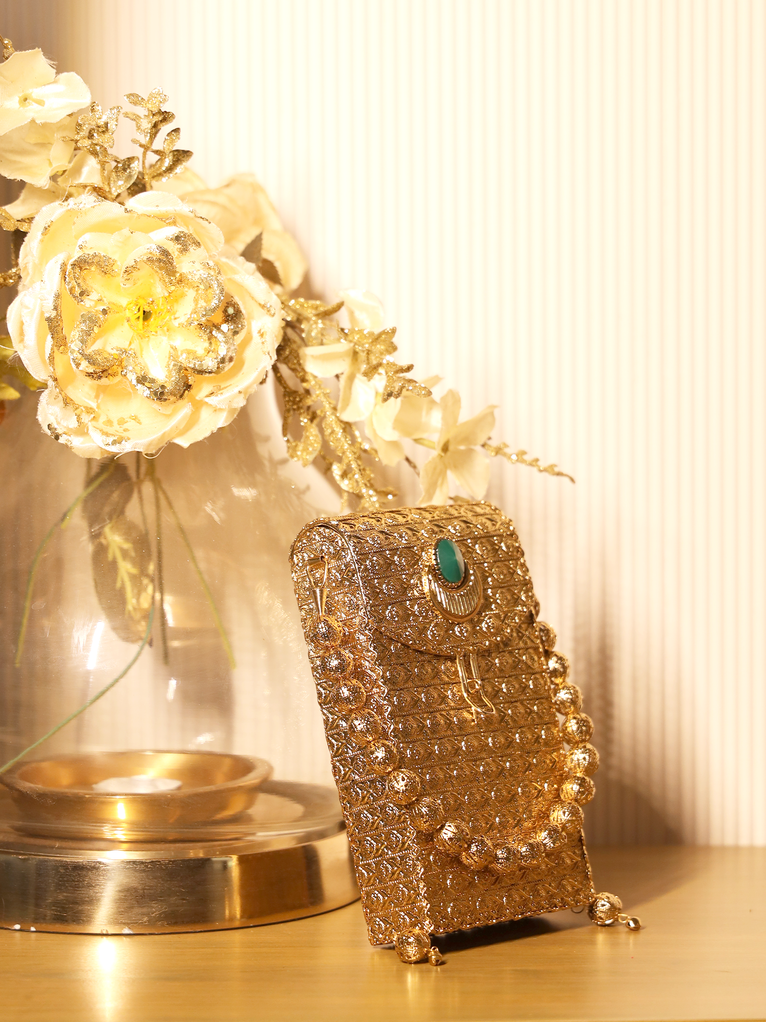 Saavi Green Golden Mobile Pouch - qivii