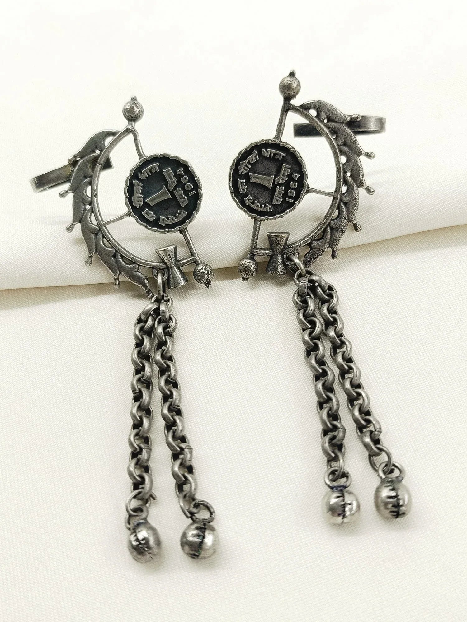 Hrdya Plain Oxidized Earcuff