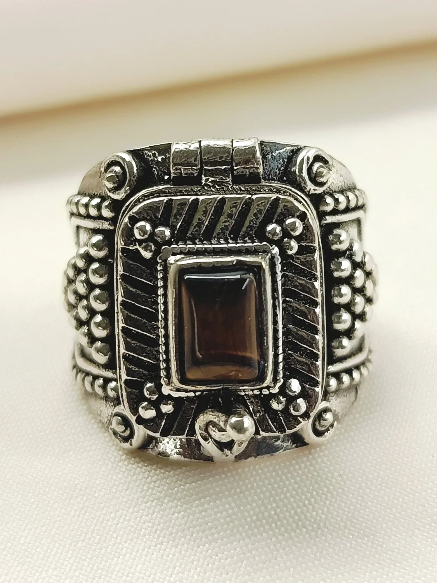 Iqra Brown Western Finger Ring