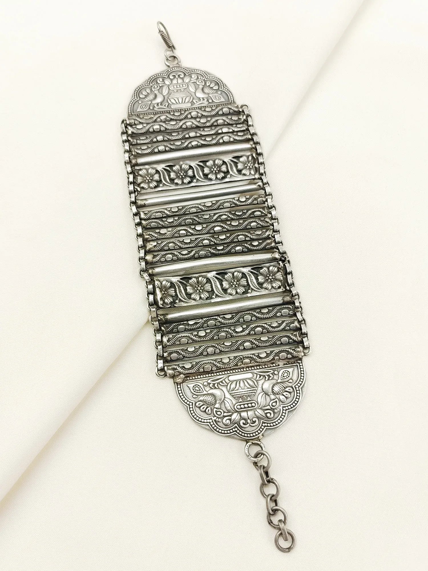 Bandhavi Plain Oxidized Bracelet