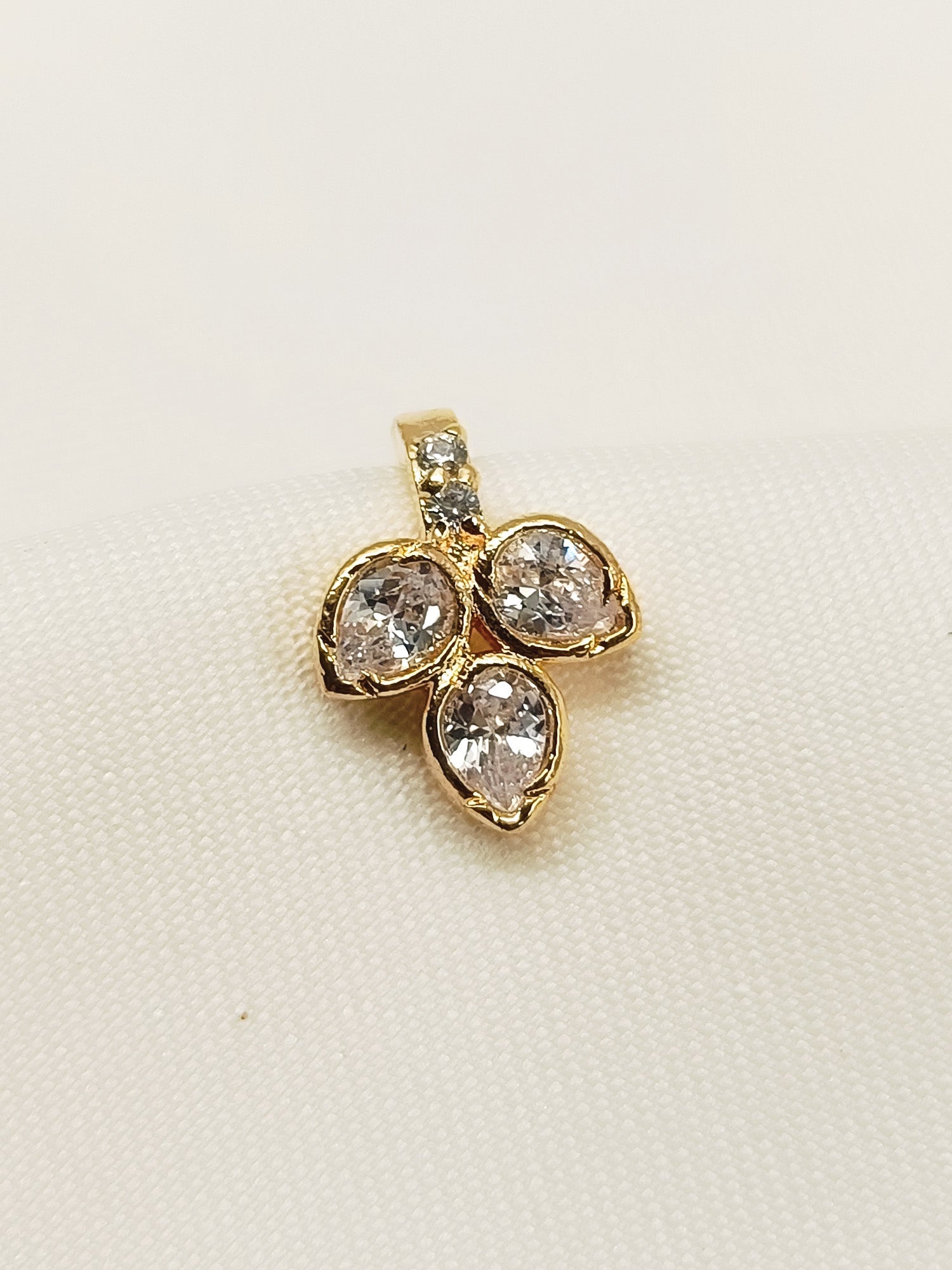 Avanti Golden American Diamond Pressing Nath