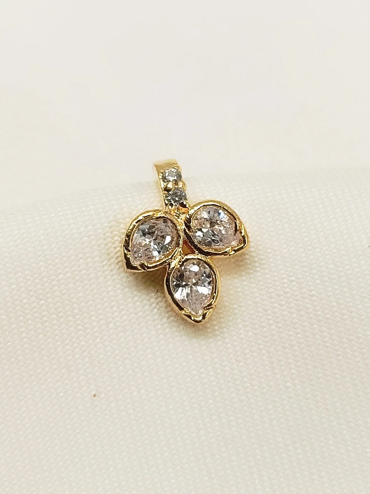 Avanti Golden American Diamond Pressing Nath