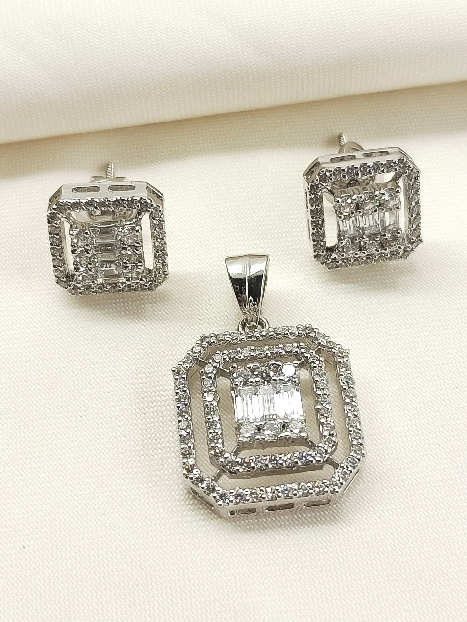 Shehnaaz 92.5 Silver Swarovski Stone Pendant Set