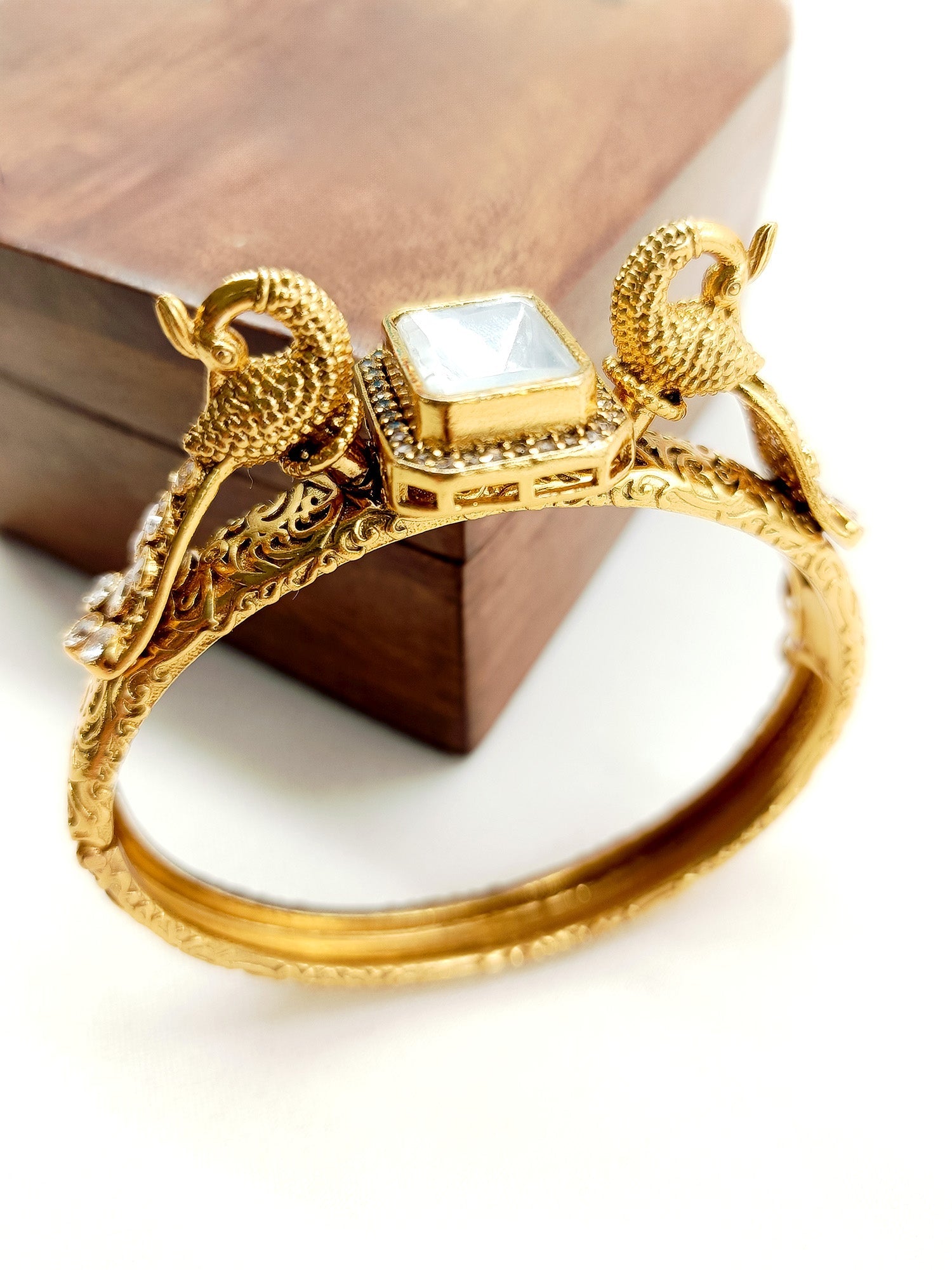 Kania White Kundan Kada - qivii