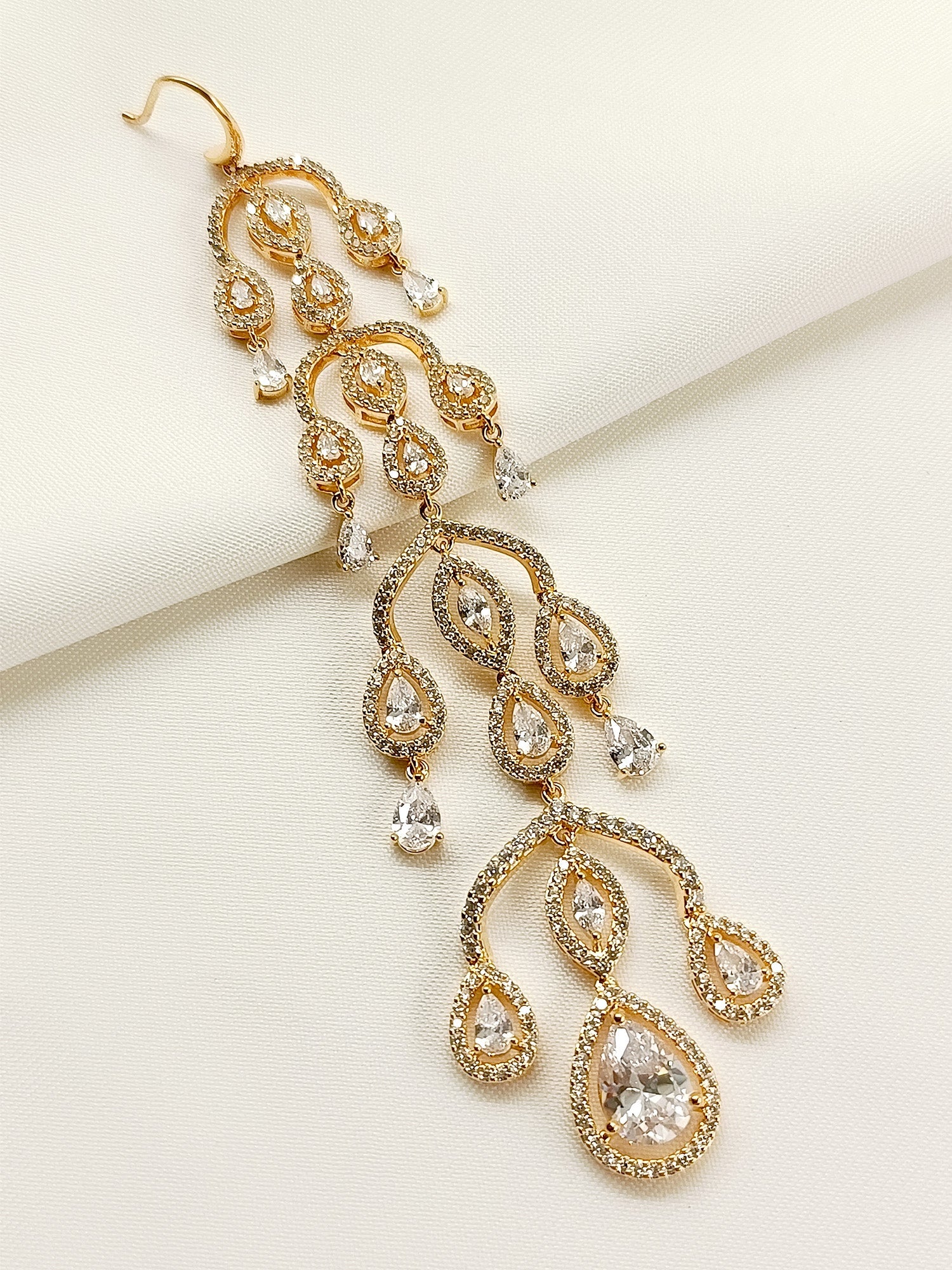 Roshu White American Diamond Teeka