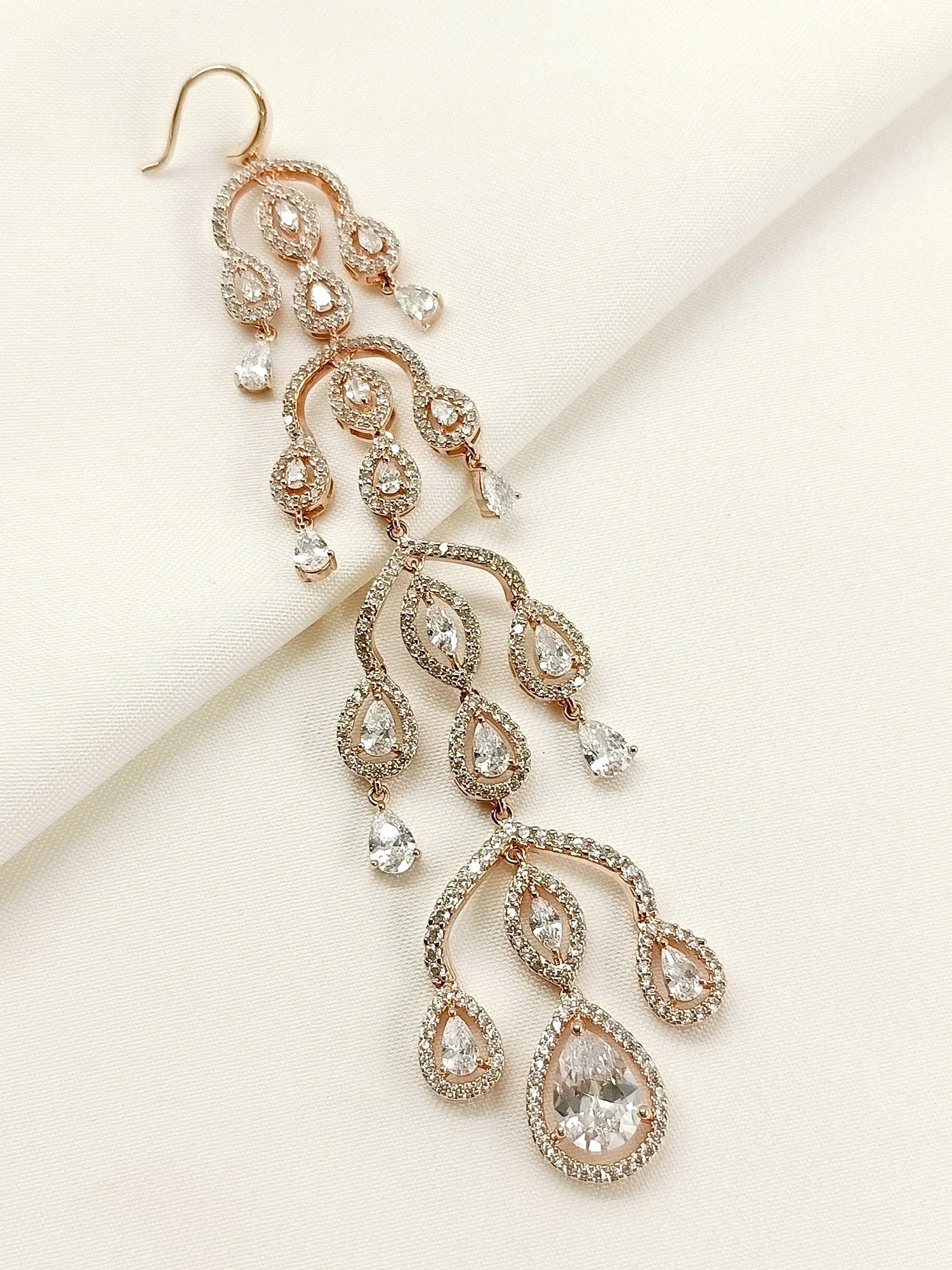 Gulmohar White American Diamond Teeka
