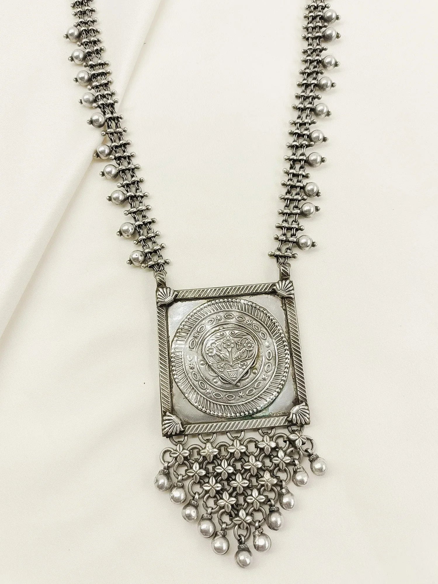 Kirti Plain Men's Neckpiece