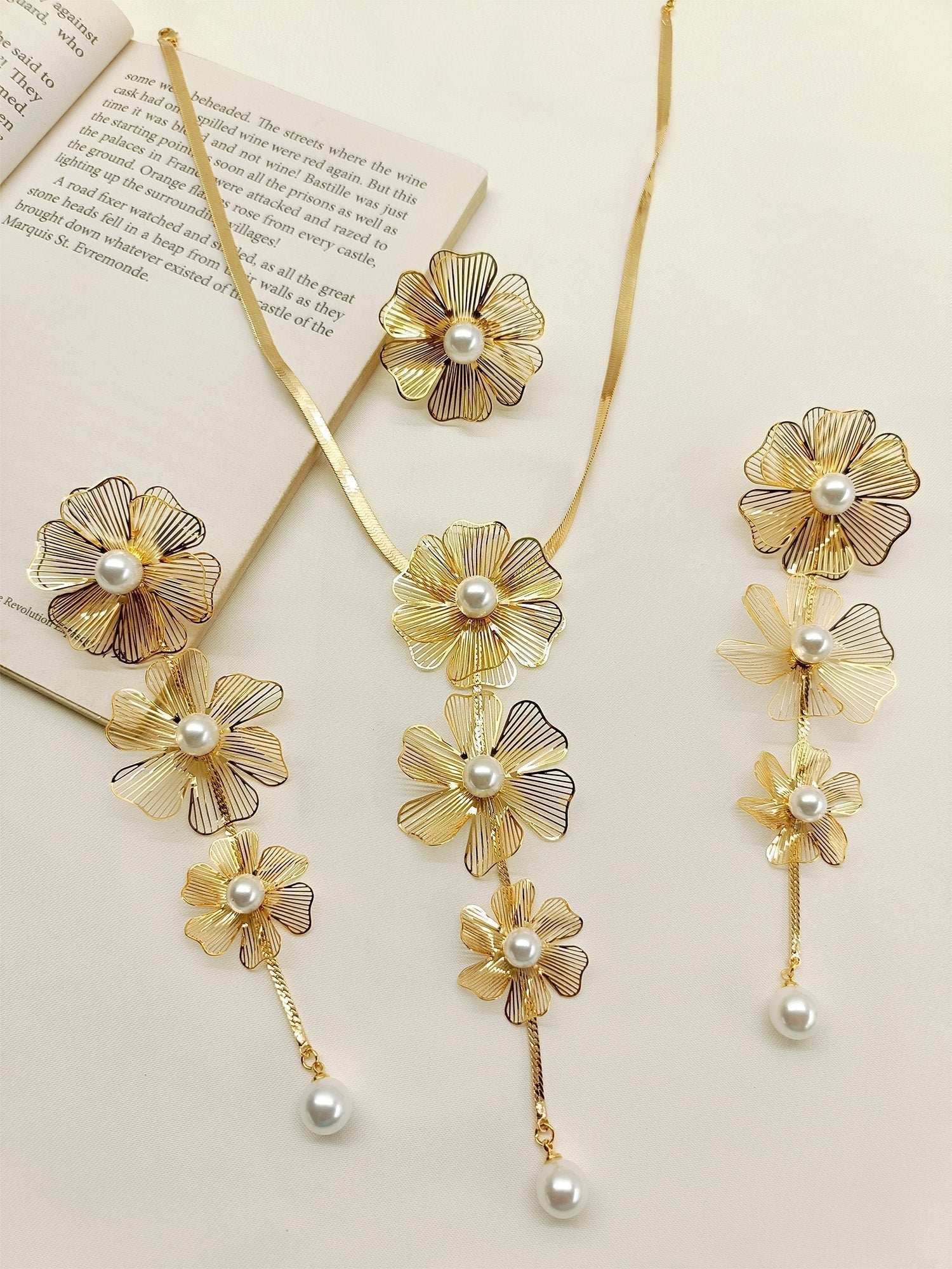 Ayra White Western Necklace Set - qivii