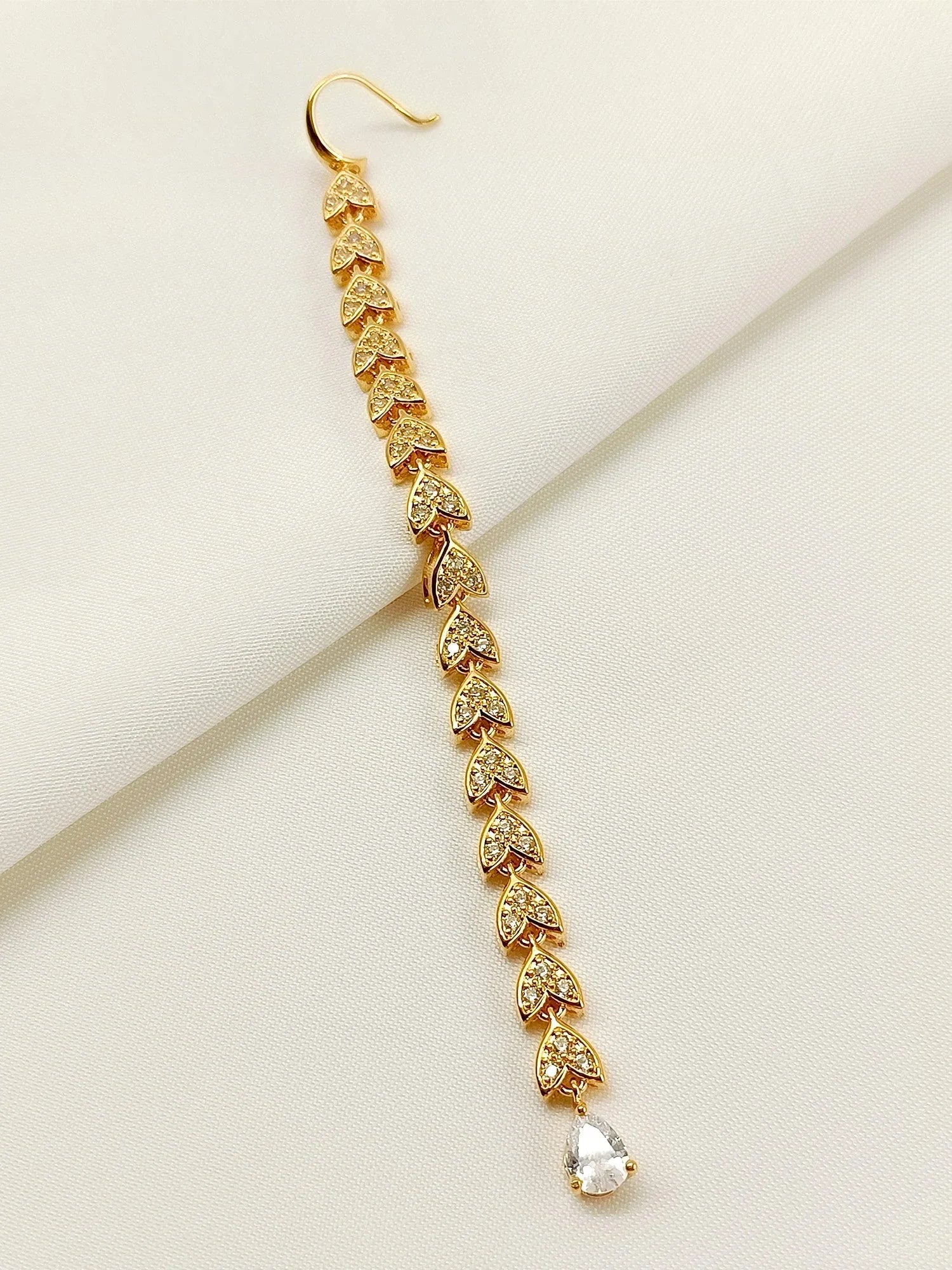 Haniya White American Diamond Teeka