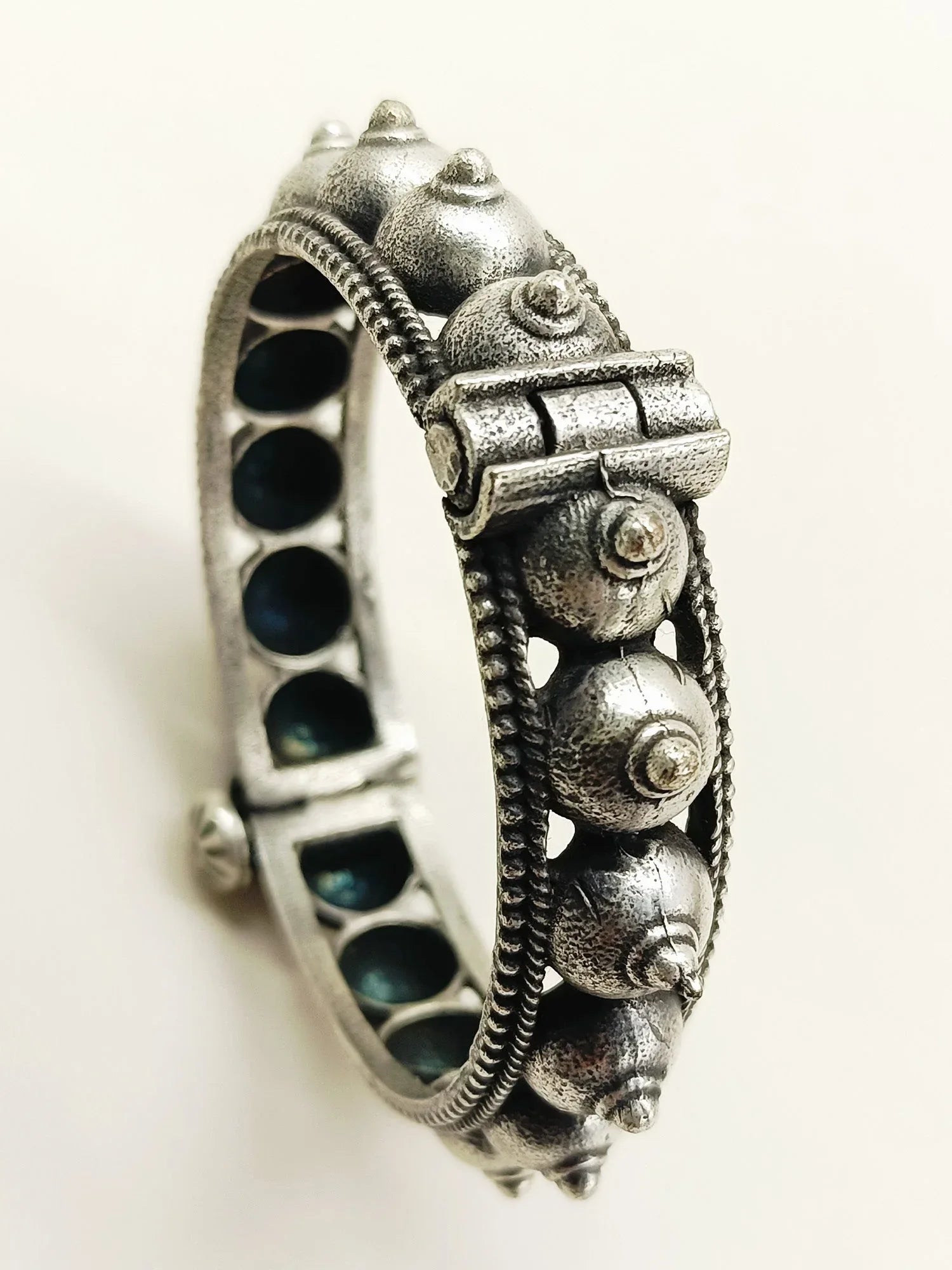 Yashodhara Plain Oxidized Kada