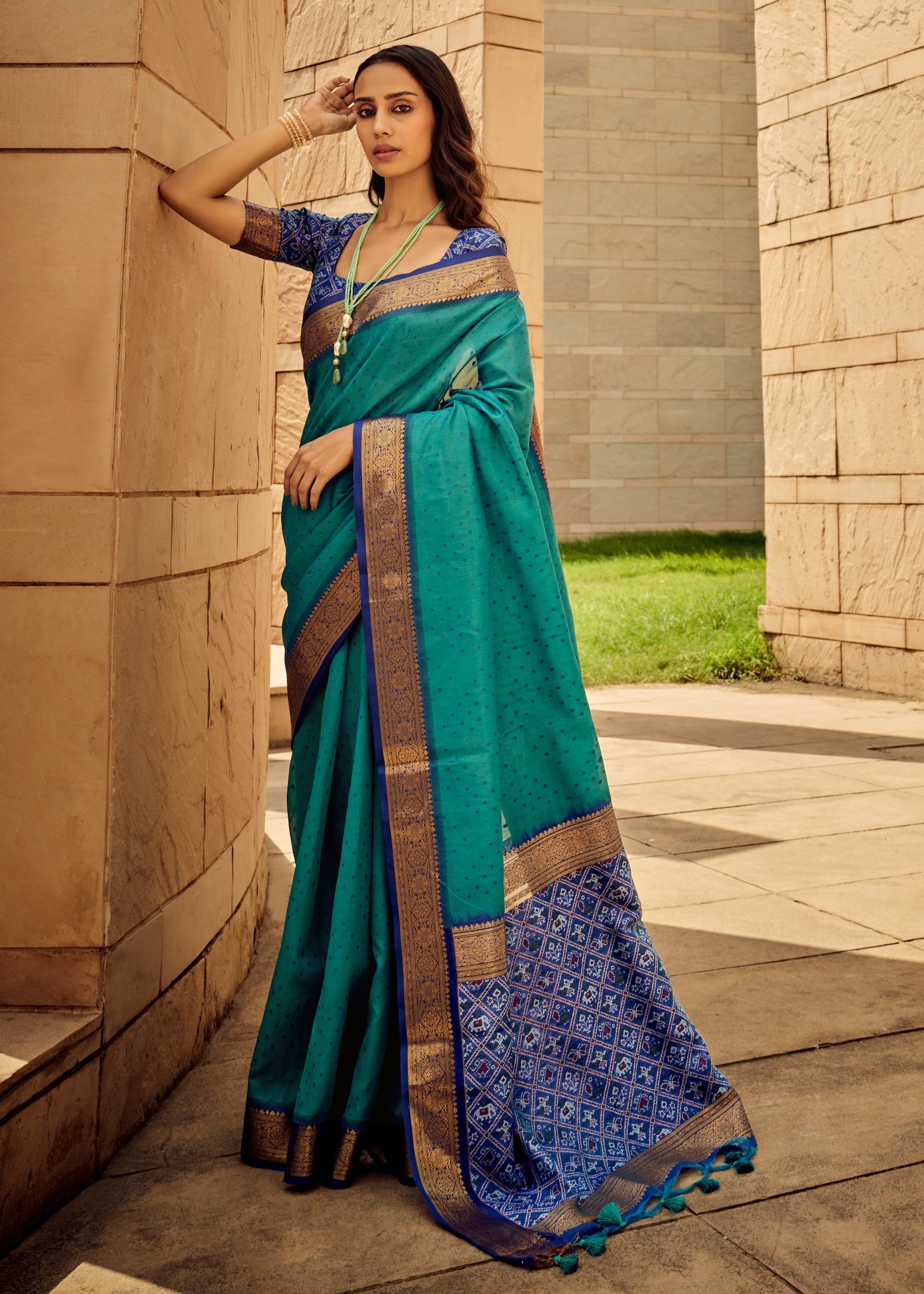 Dark Green Handloom Weaving Silk Saree - qivii