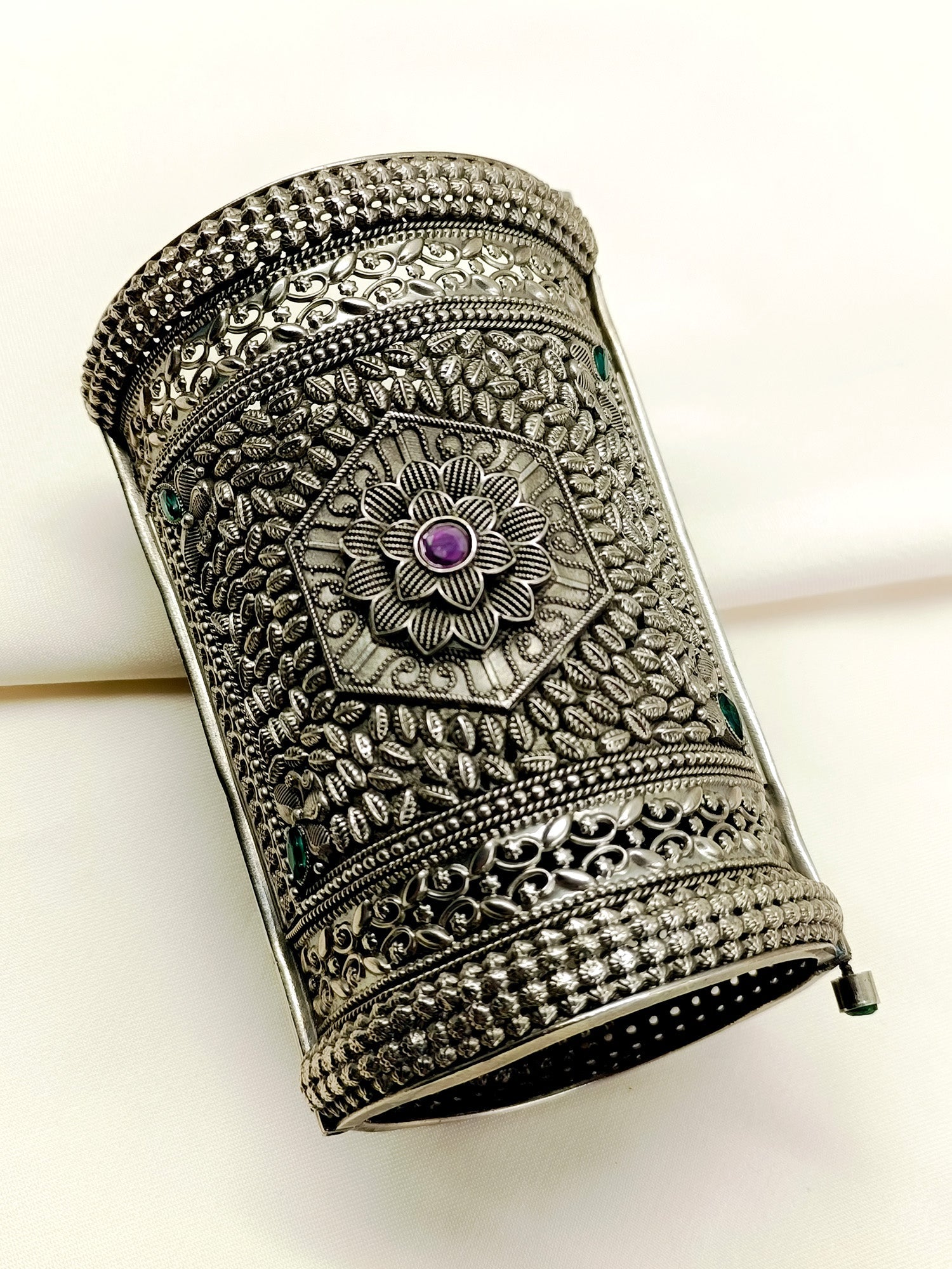 Nivriti R&G Oxidized Kada