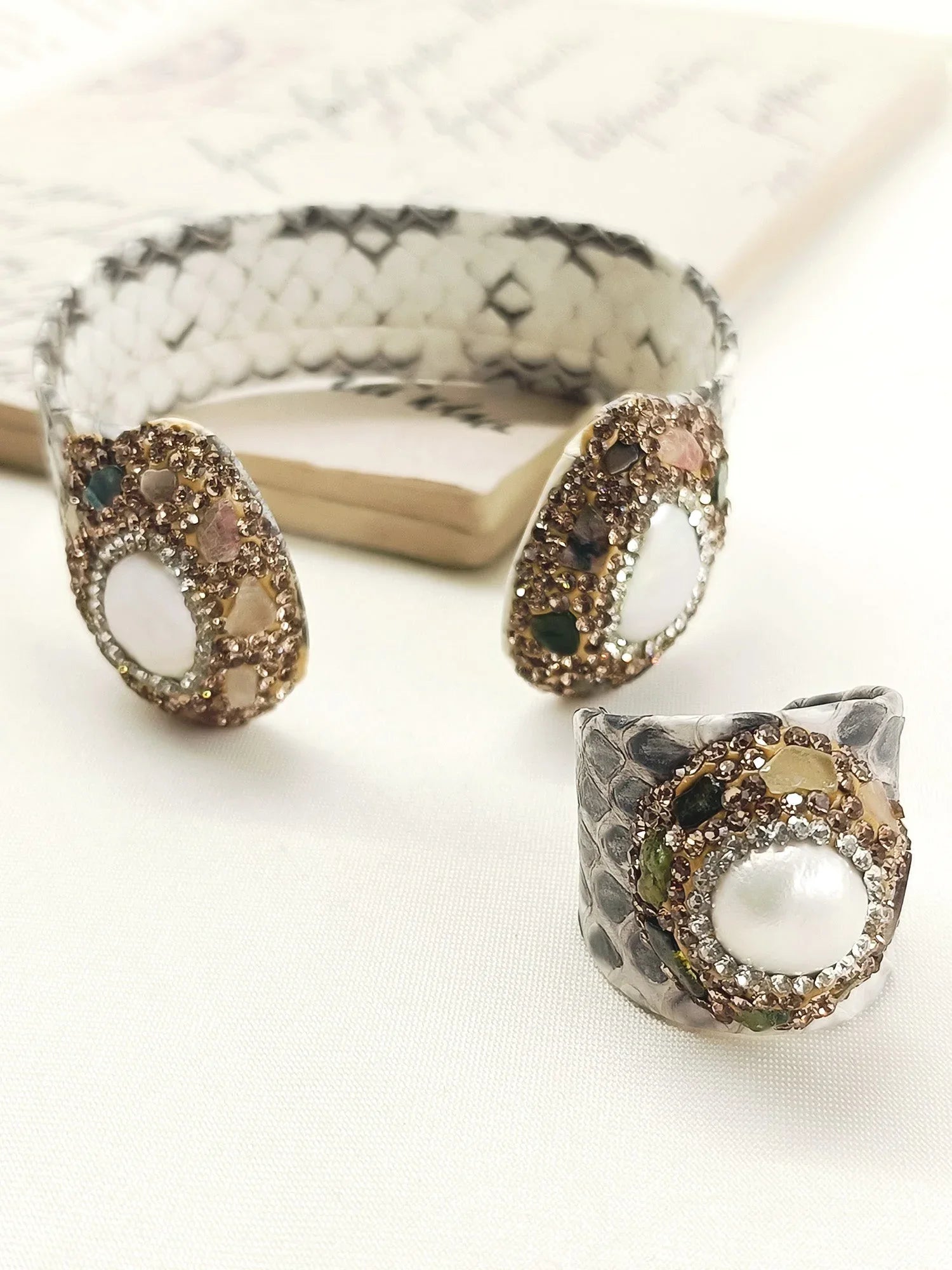 Veena White Western Bracelet With Finger Ring