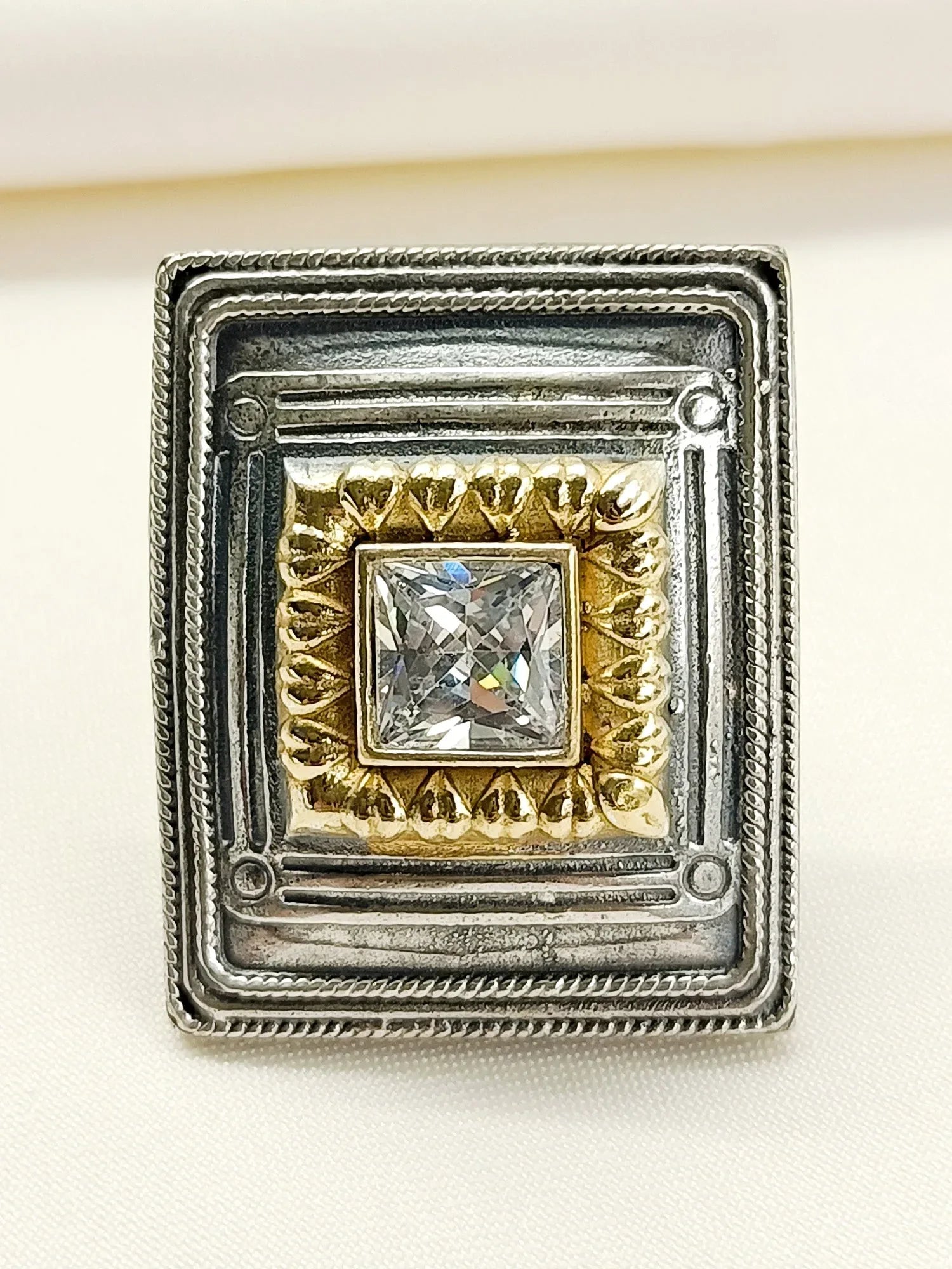 Anzlehik White Men's Finger Ring