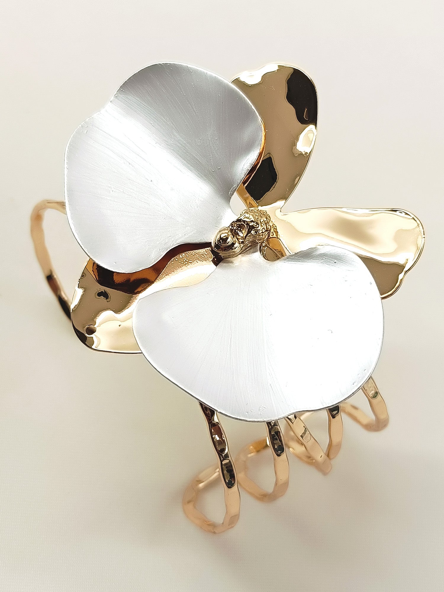 Rehanshi Golden Western Bracelet