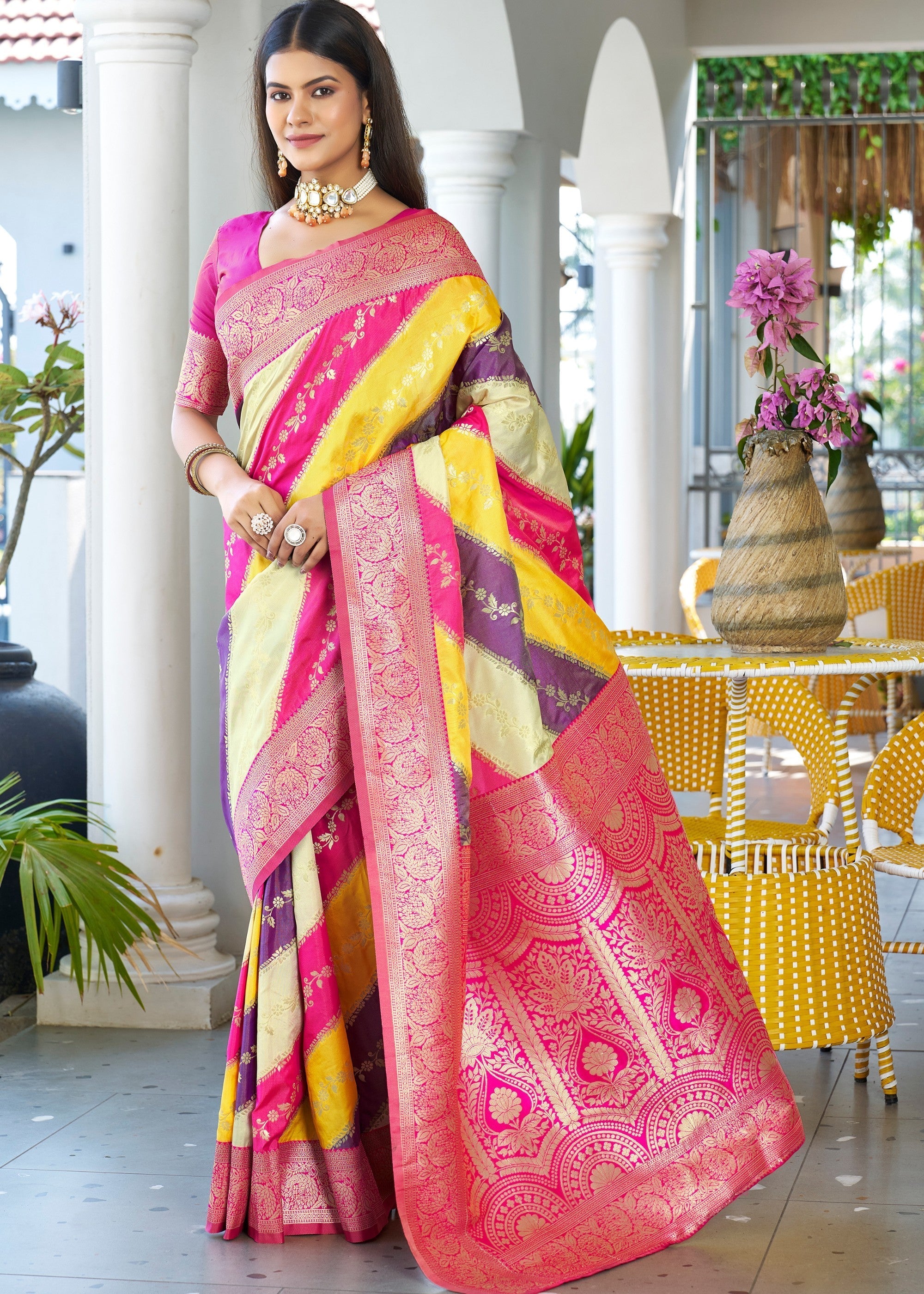 Yellow Leriya Zari Woven Banarasi Silk Saree With Contrast Pallu - qivii
