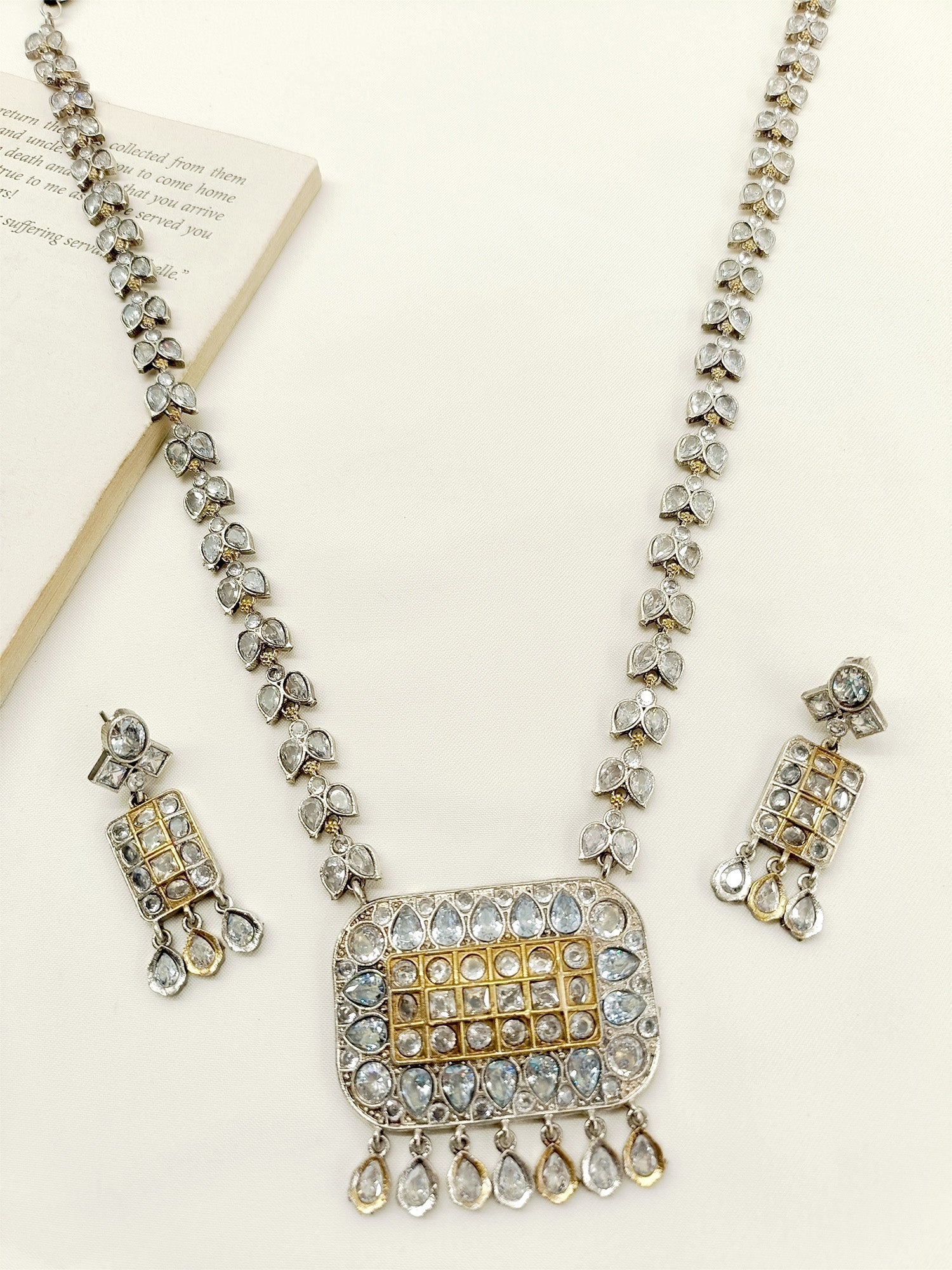 Poppy White Oxidized Necklace Set - qivii