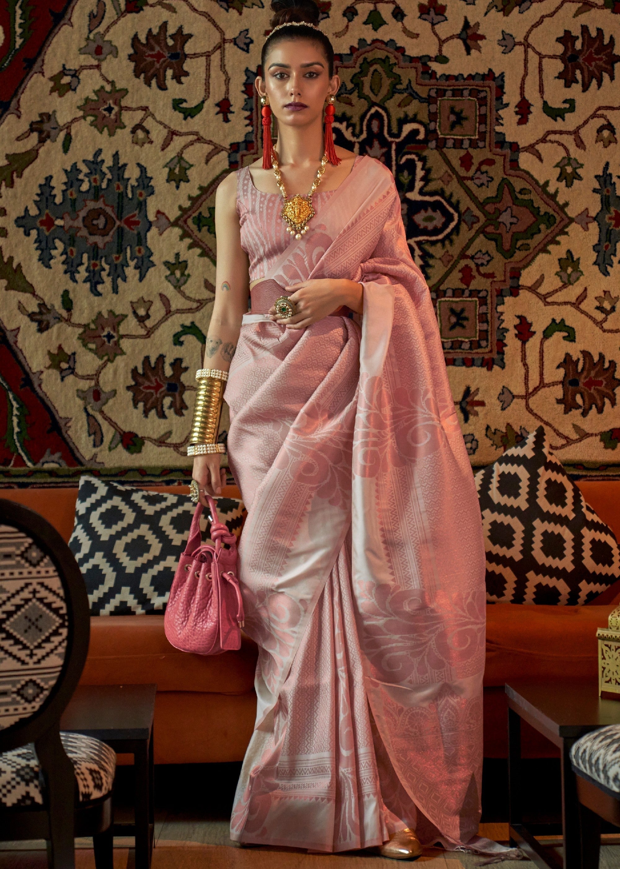 Soft Pink Copper Zari Handloom Weaving Saree - qivii