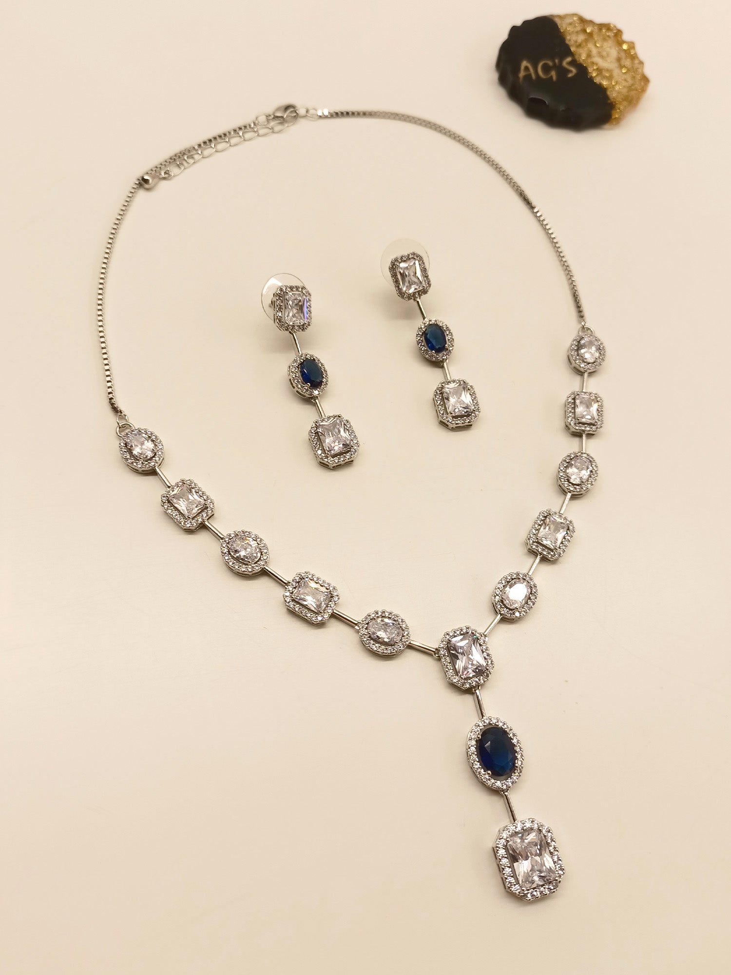 Eye-catching combination of blue sapphire and American diamond