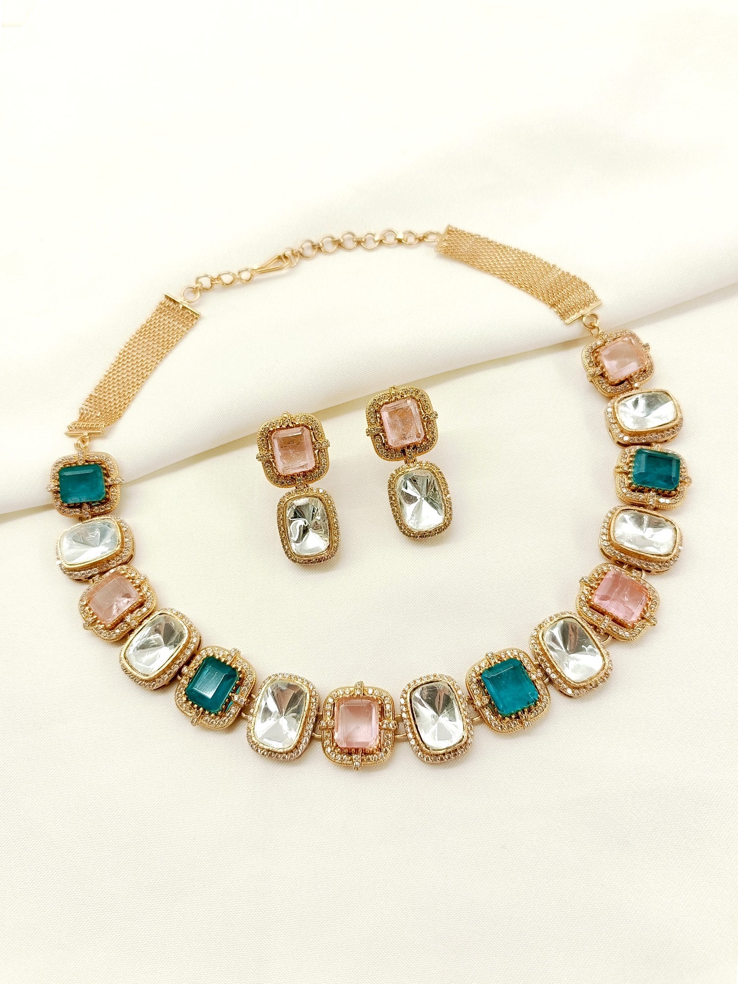 Abhikhya P&G Kundan Choker Set - qivii