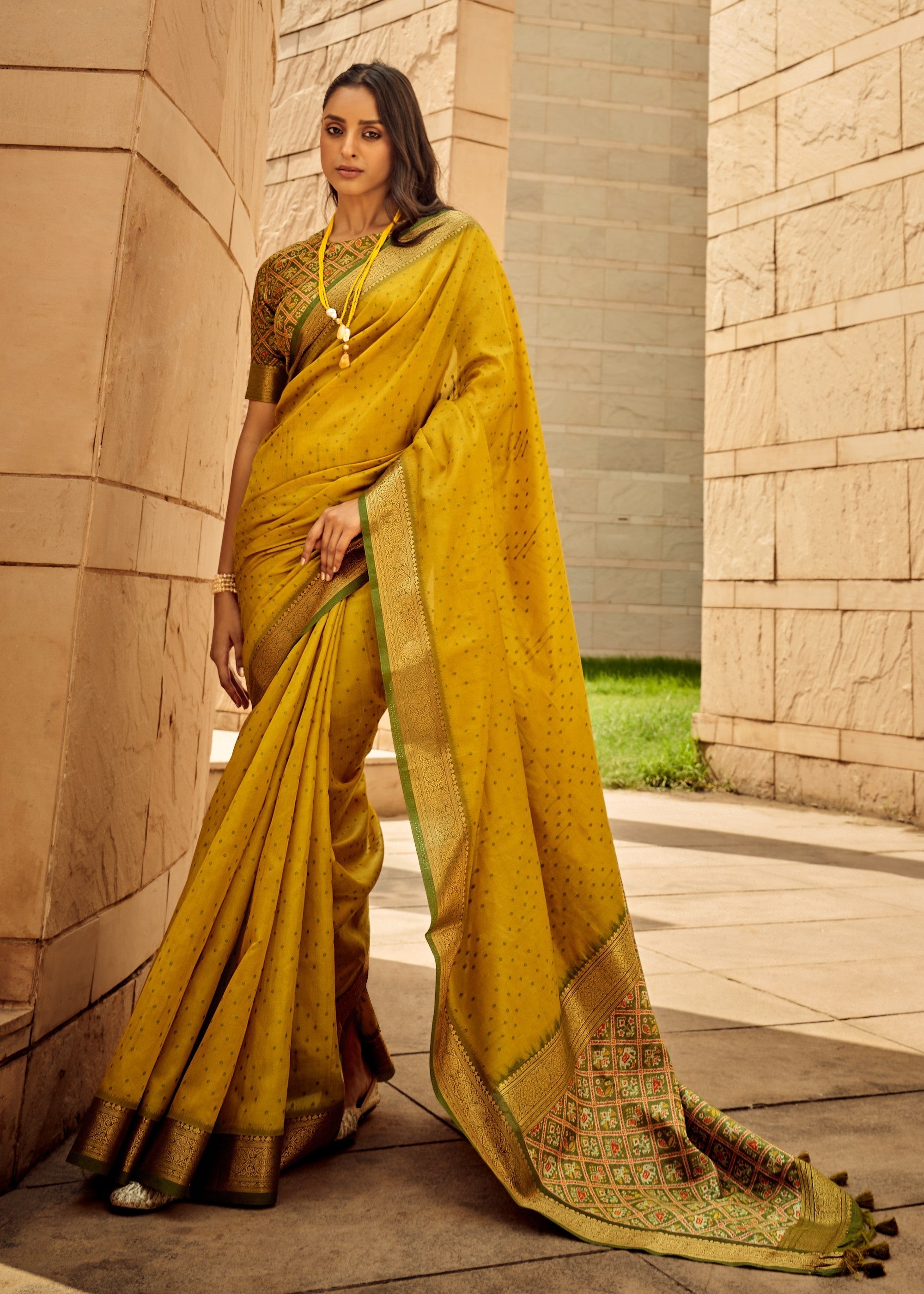 Mustard Handloom Weaving Silk Saree - qivii