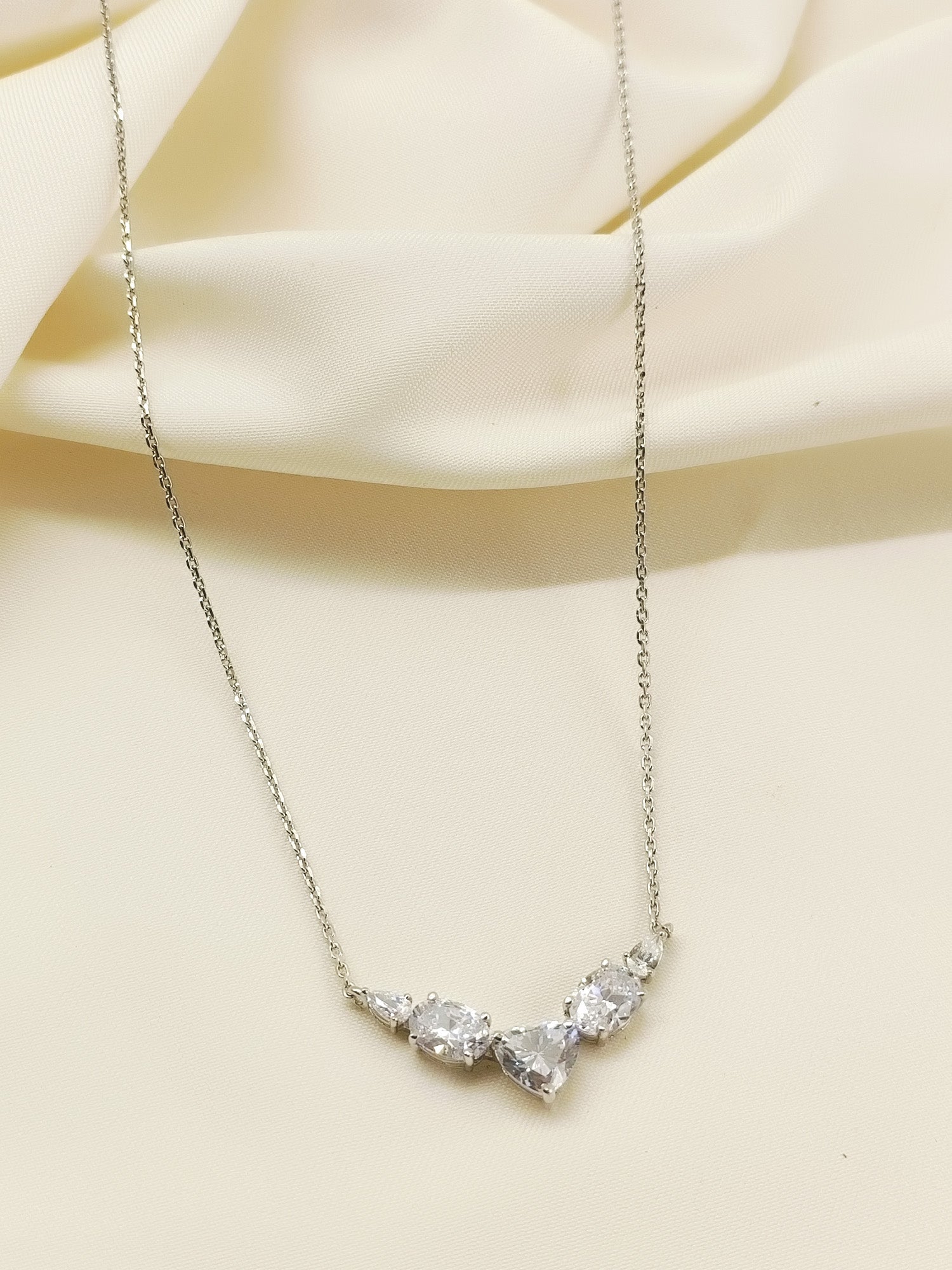 Courtney 92.5 Silver Swarovski Stone Pendal