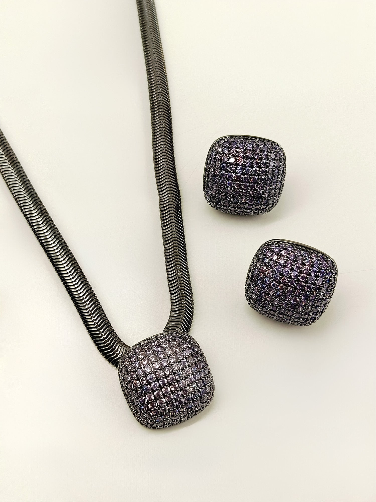 Ambika Lavender Square Shape Victorian Pendant Set - qivii