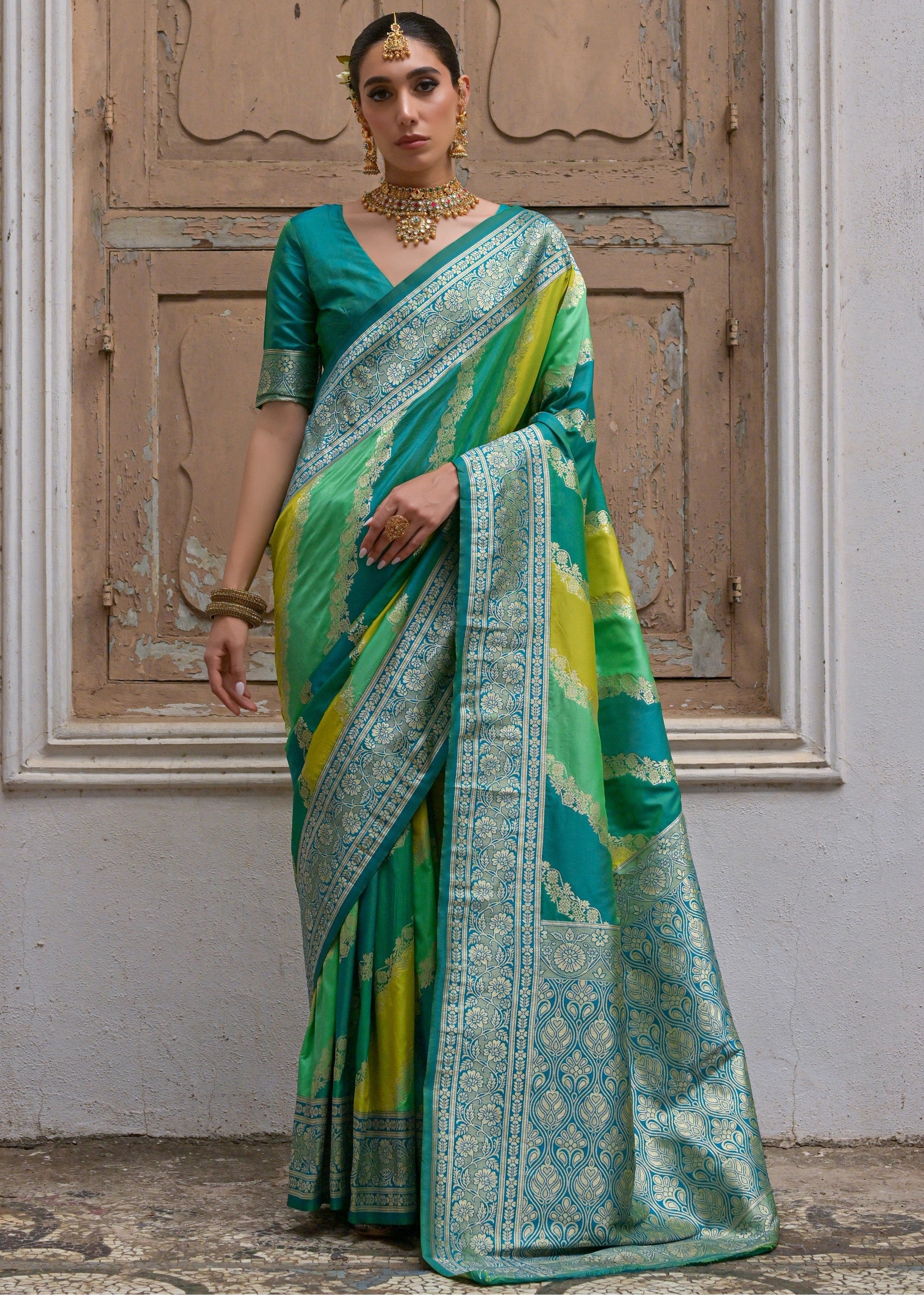 Green Leriya Zari Woven Saree With Contrast Pallu - qivii