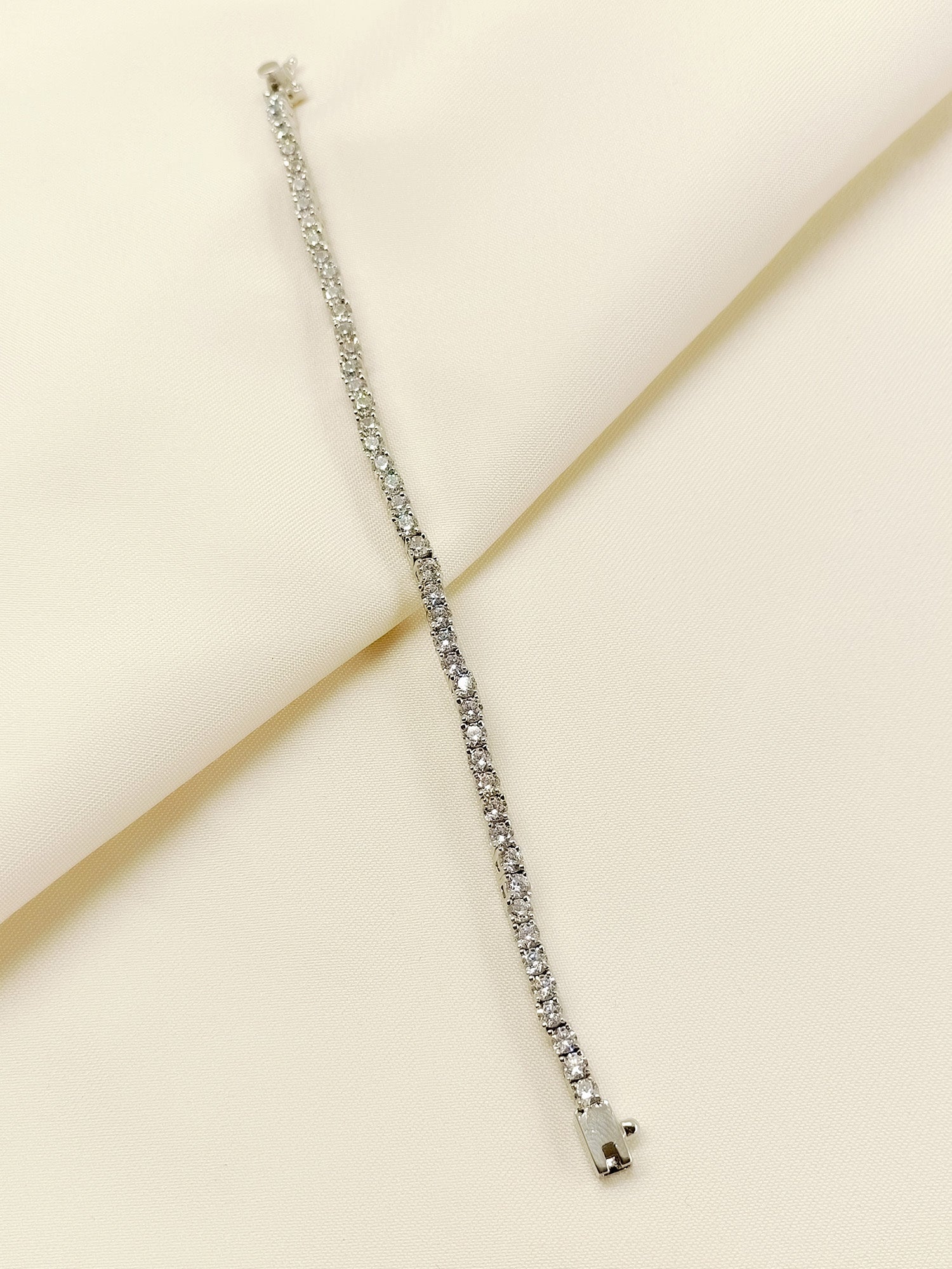 Hallie 92.5 Silver Swarovski Stone Bracelet - qivii