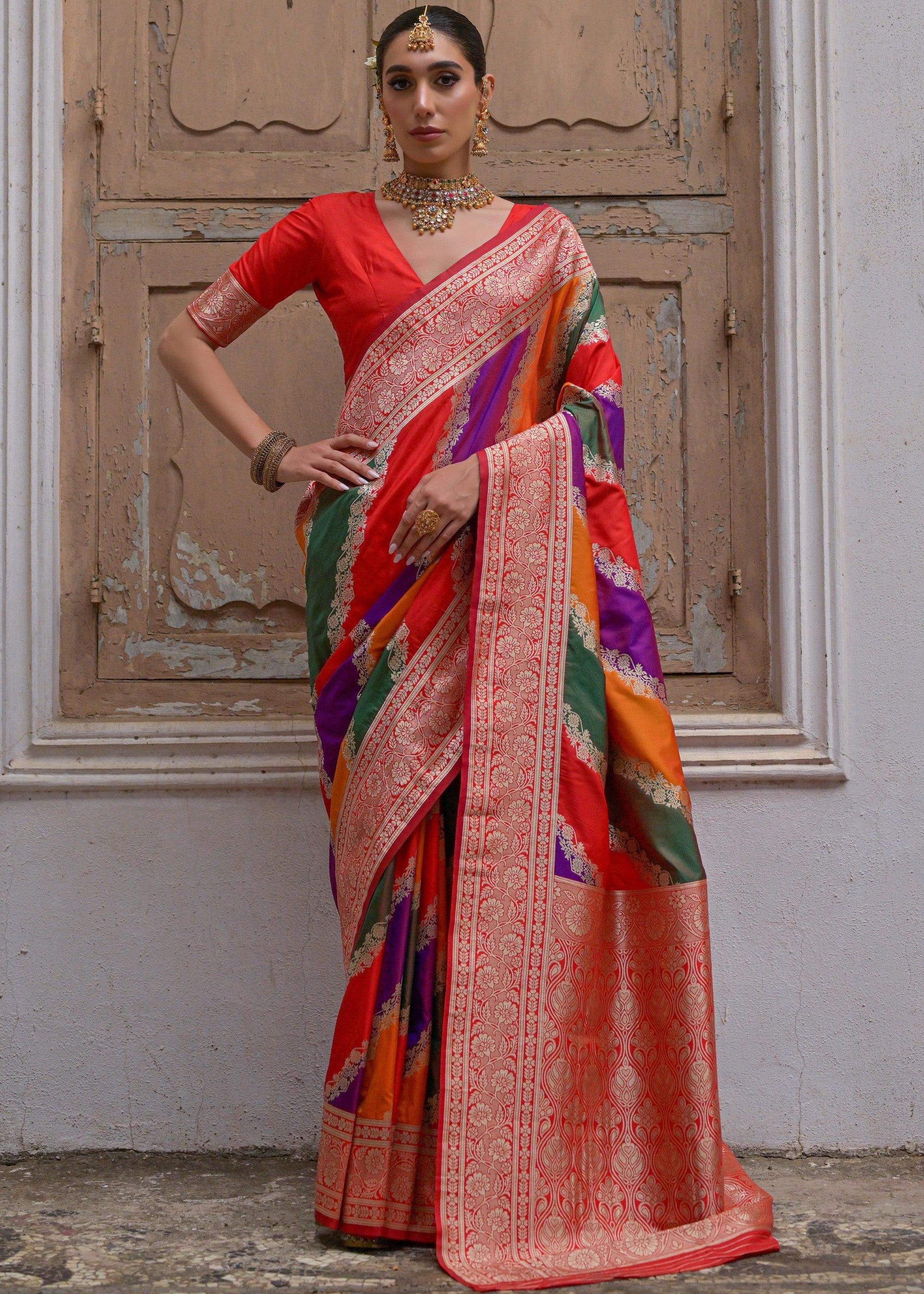 Red Leriya Zari Woven Saree With Contrast Pallu - qivii