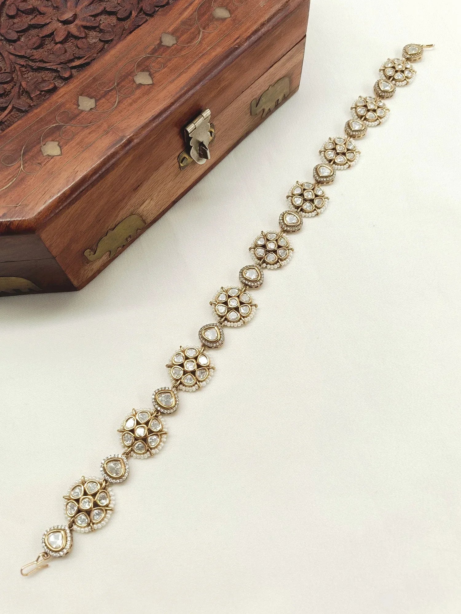 Jigisha White Kundan Sheeshpatti