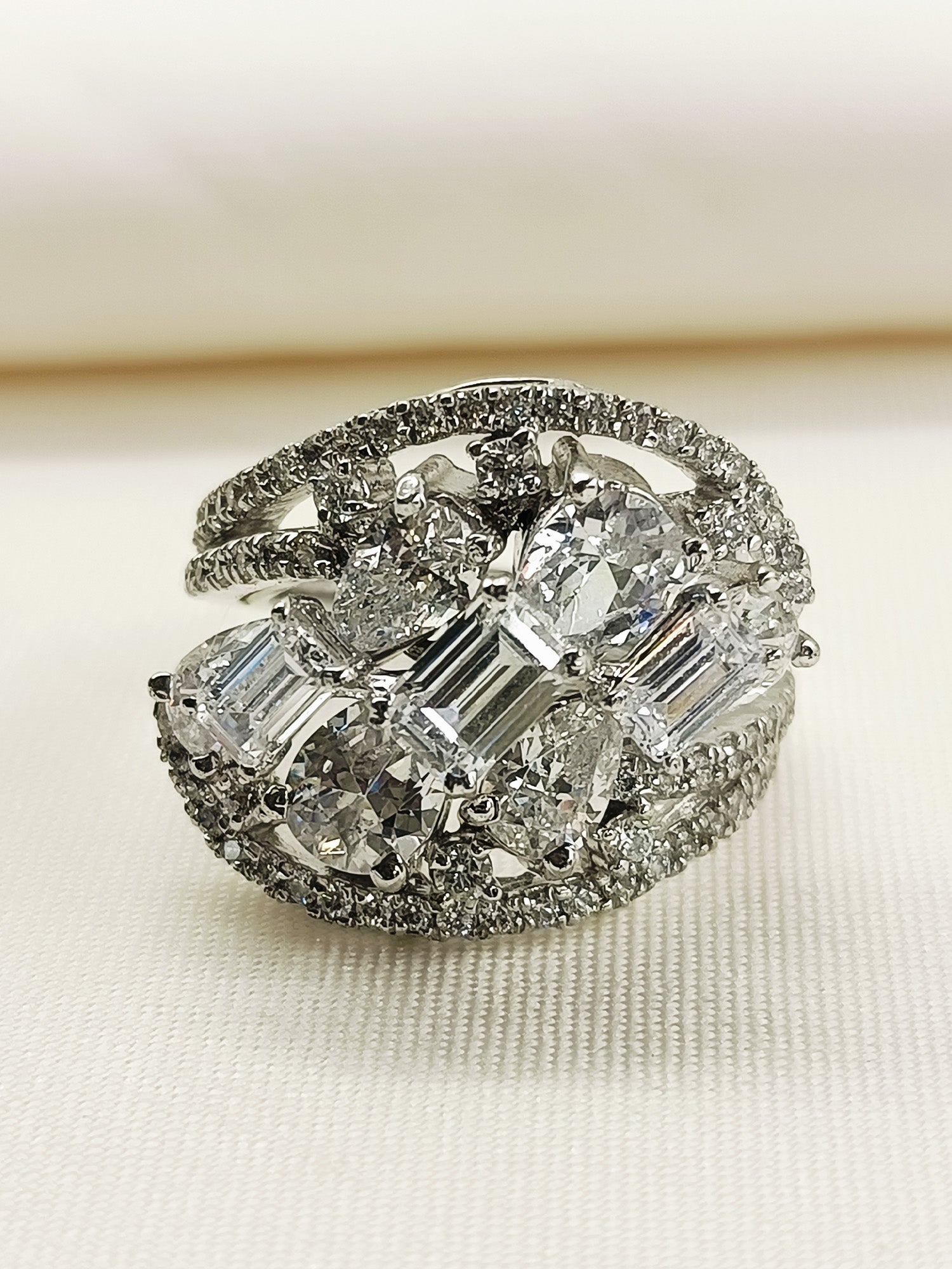 Raven 92.5 Silver Swarovski Stone Finger Ring - qivii