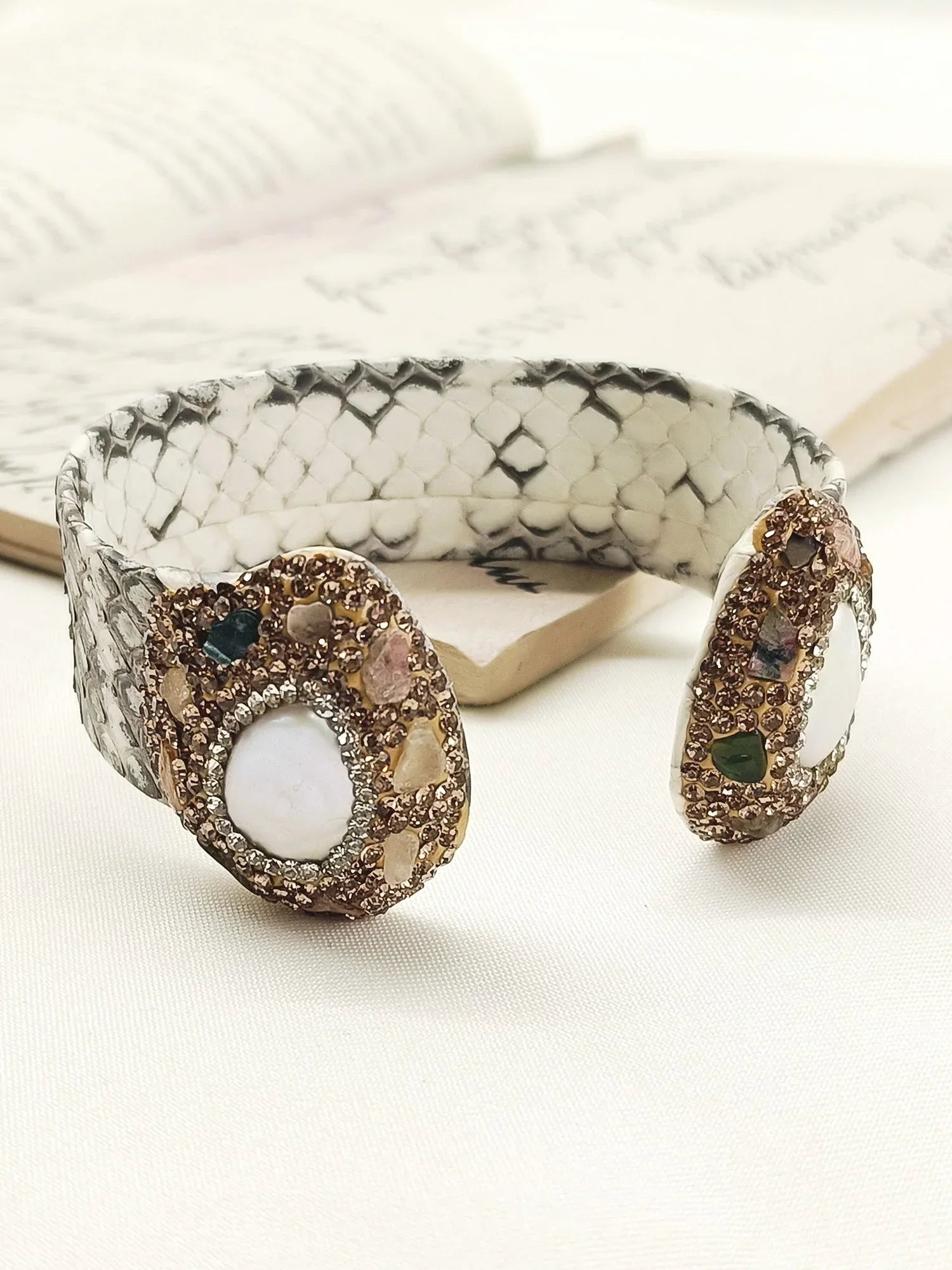 Veena White Western Bracelet With Finger Ring