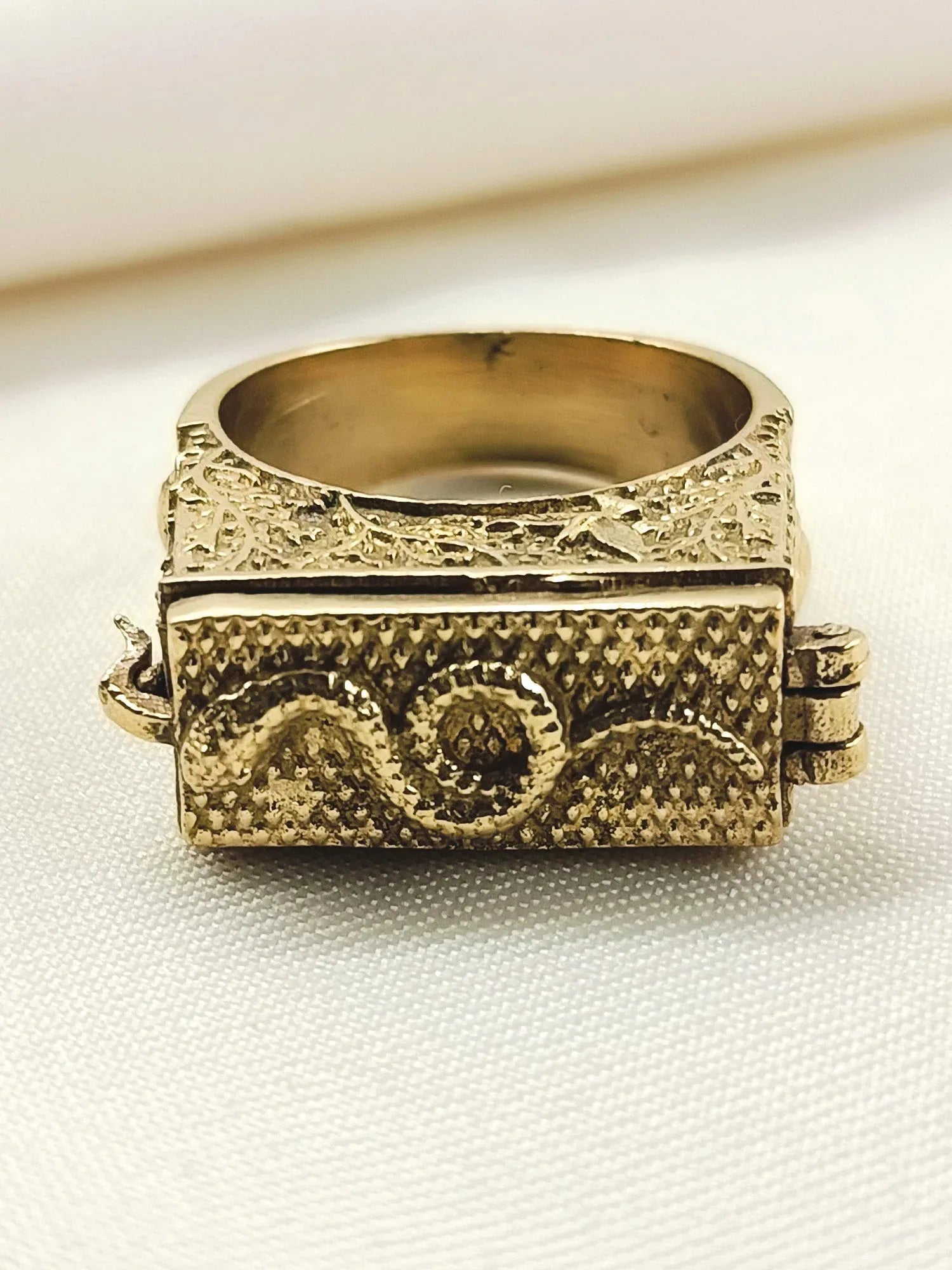Damini Golden Western Finger Ring