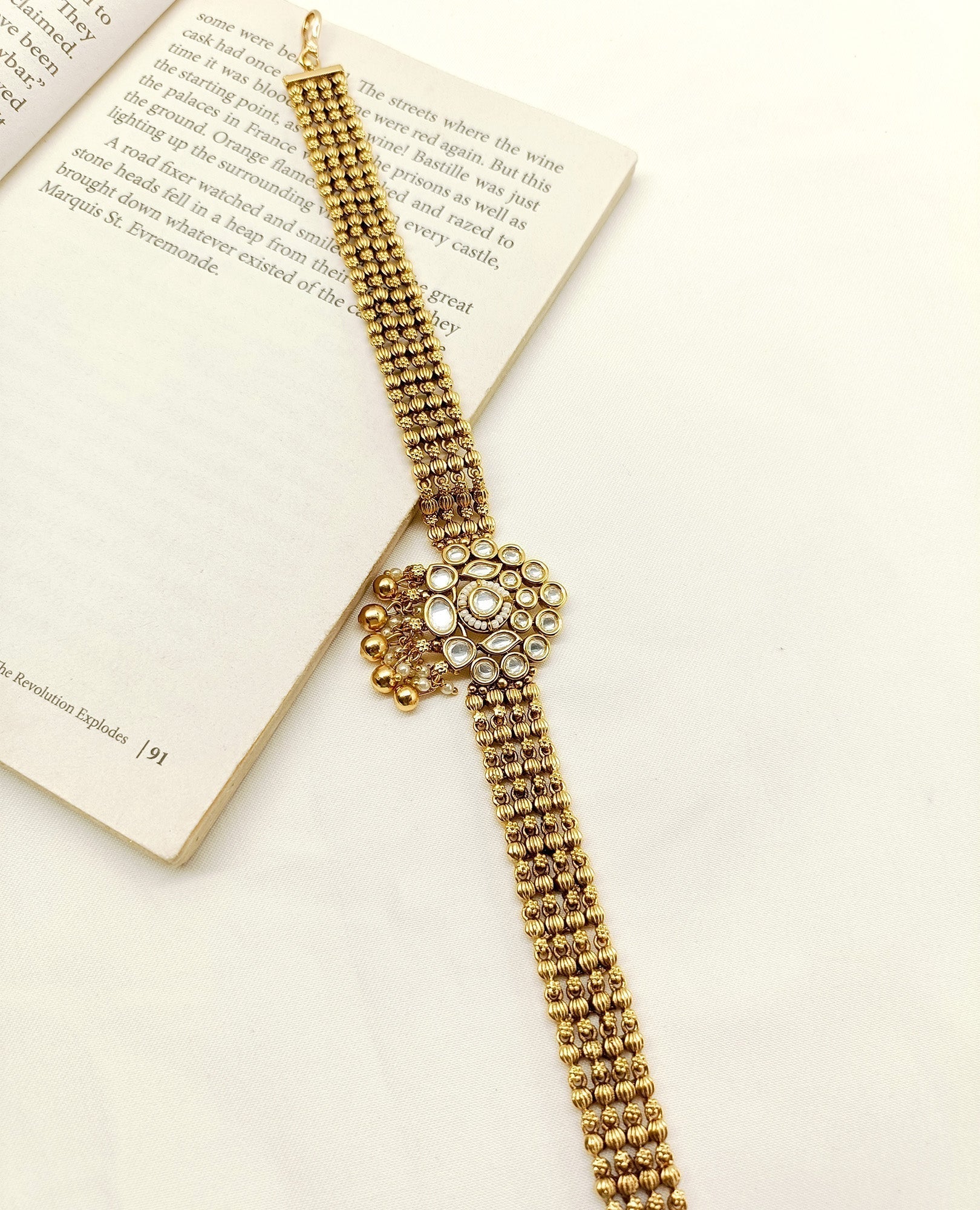 Kritanjali White Antique Sheeshpatti - qivii