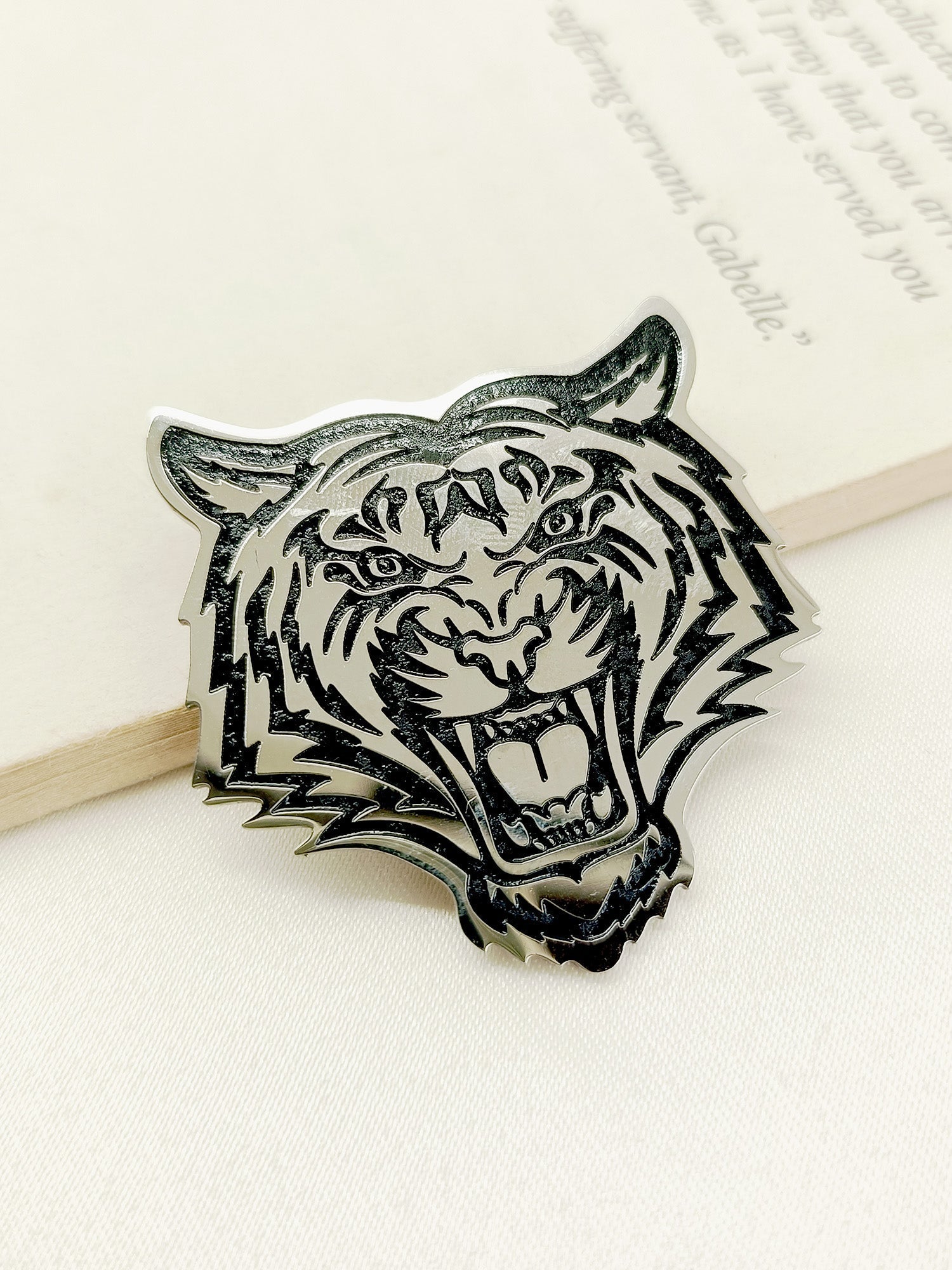 Saanvi Silver Tiger Men's Brooch - qivii