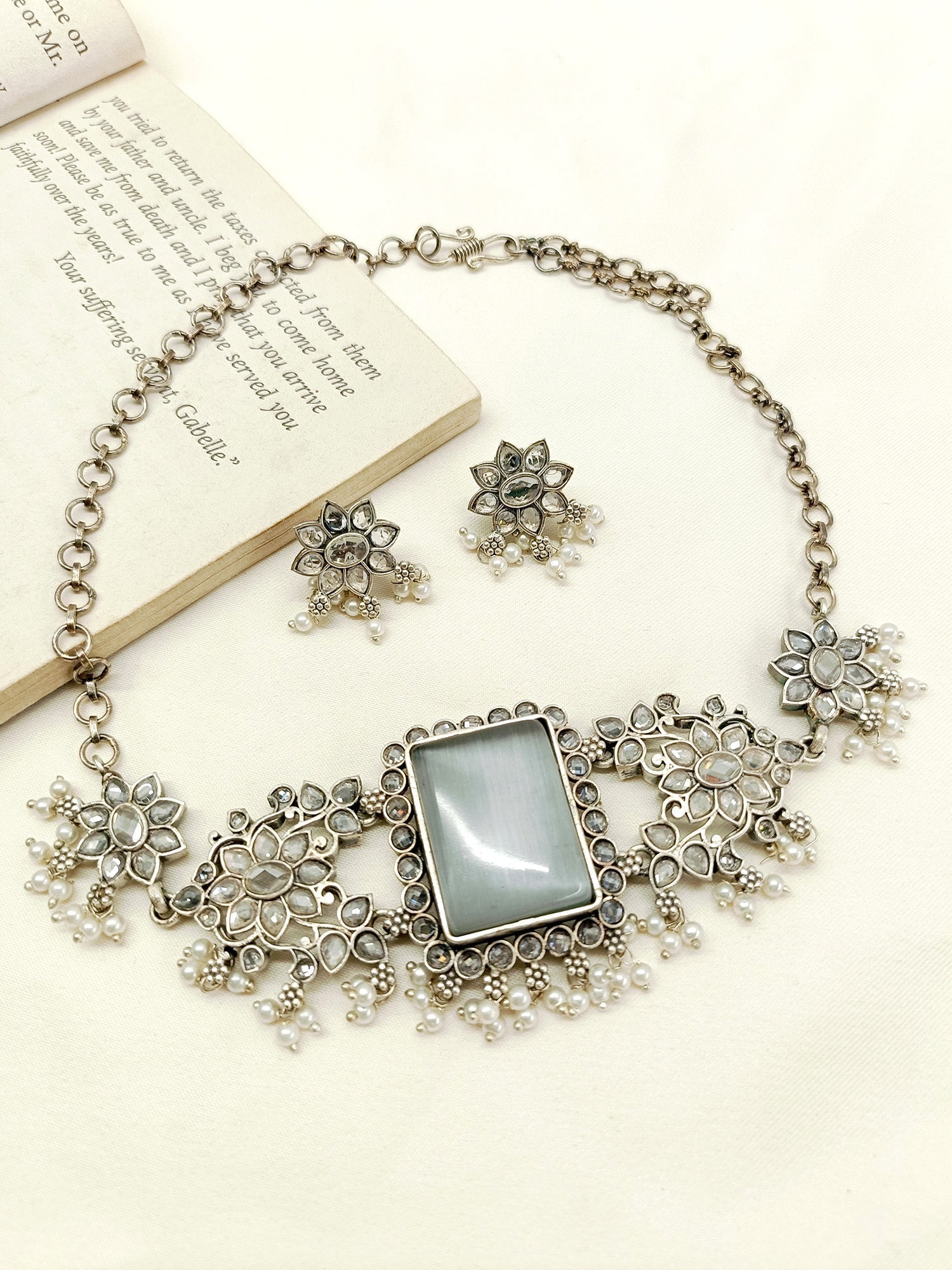 Vibha Grey Oxidized Choker Set - qivii